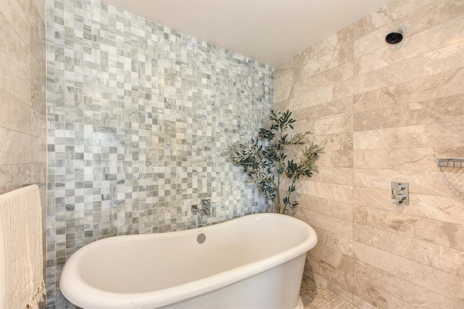 Sacramento, California, 95814, United States, 2 Bedrooms Bedrooms, ,3 BathroomsBathrooms,Residential,For Sale,1905892