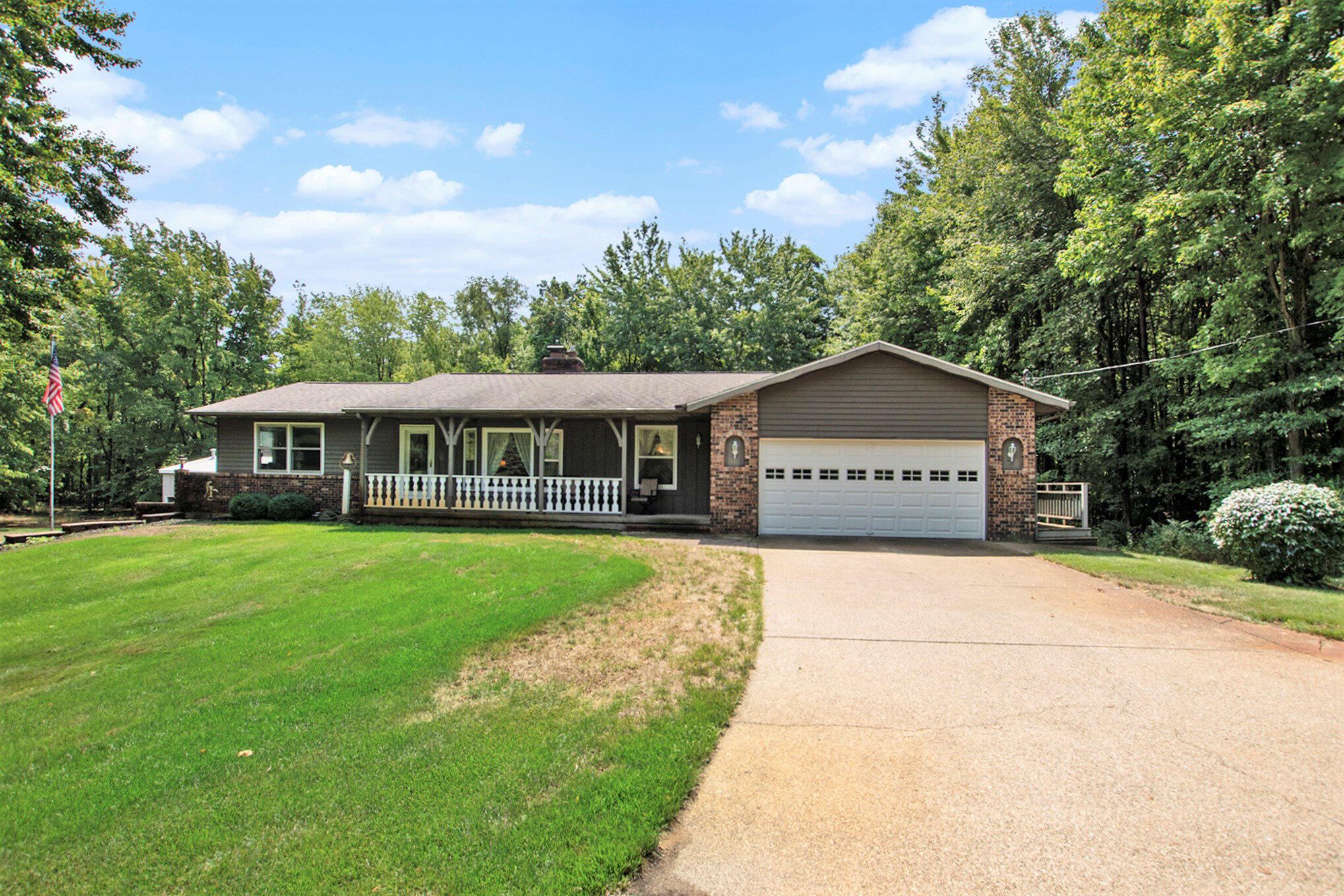 Holland, Michigan, 49424, United States, 3 Bedrooms Bedrooms, ,2 BathroomsBathrooms,Residential,For Sale,1918731