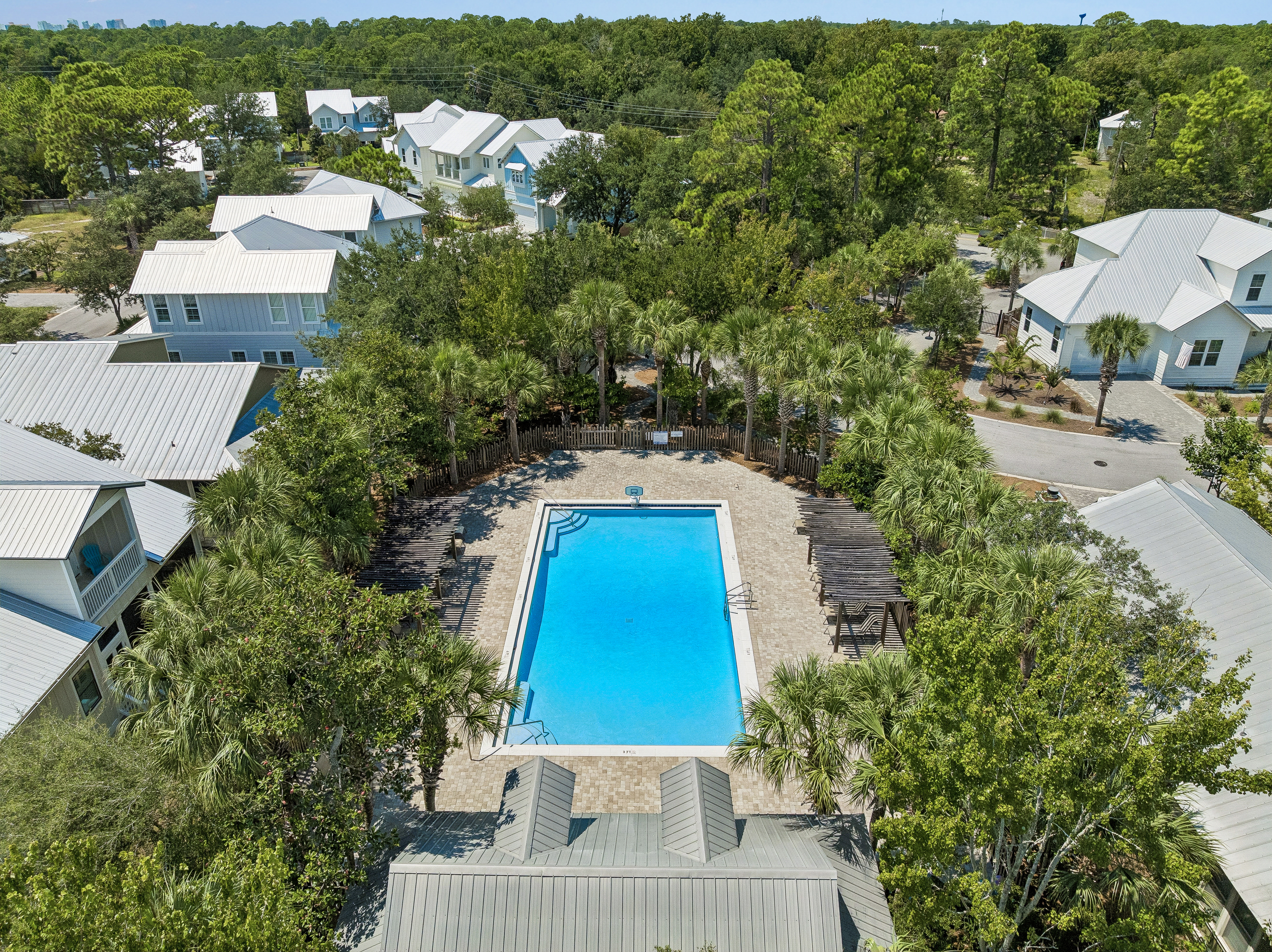  Spacious Newer-Build Home With Wraparound Porch On Gated Community Corner Lot - 物件實景