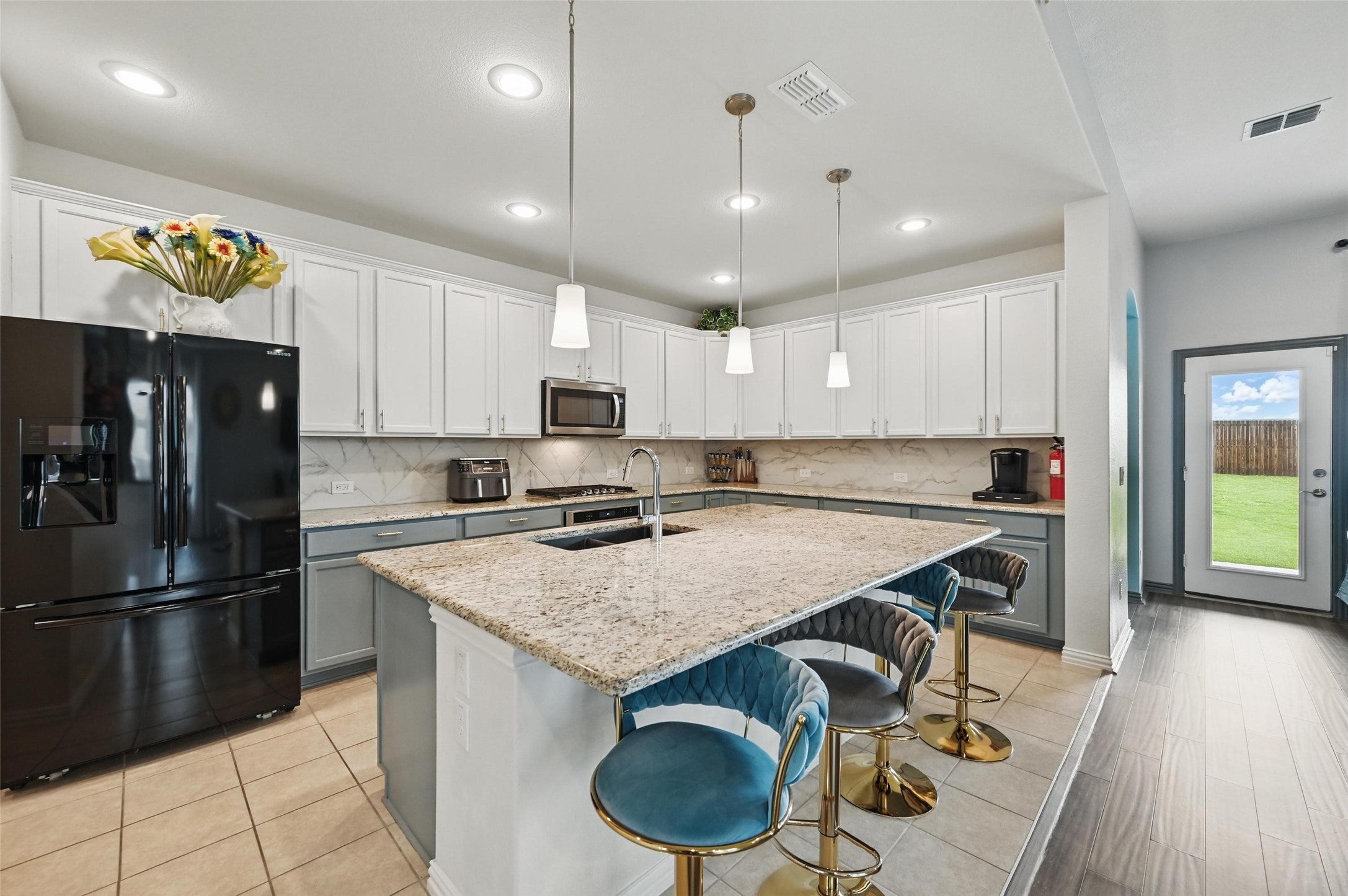 Fort Worth, Texas, 76052, United States, 4 Bedrooms Bedrooms, ,4 BathroomsBathrooms,Residential,For Sale,1980397