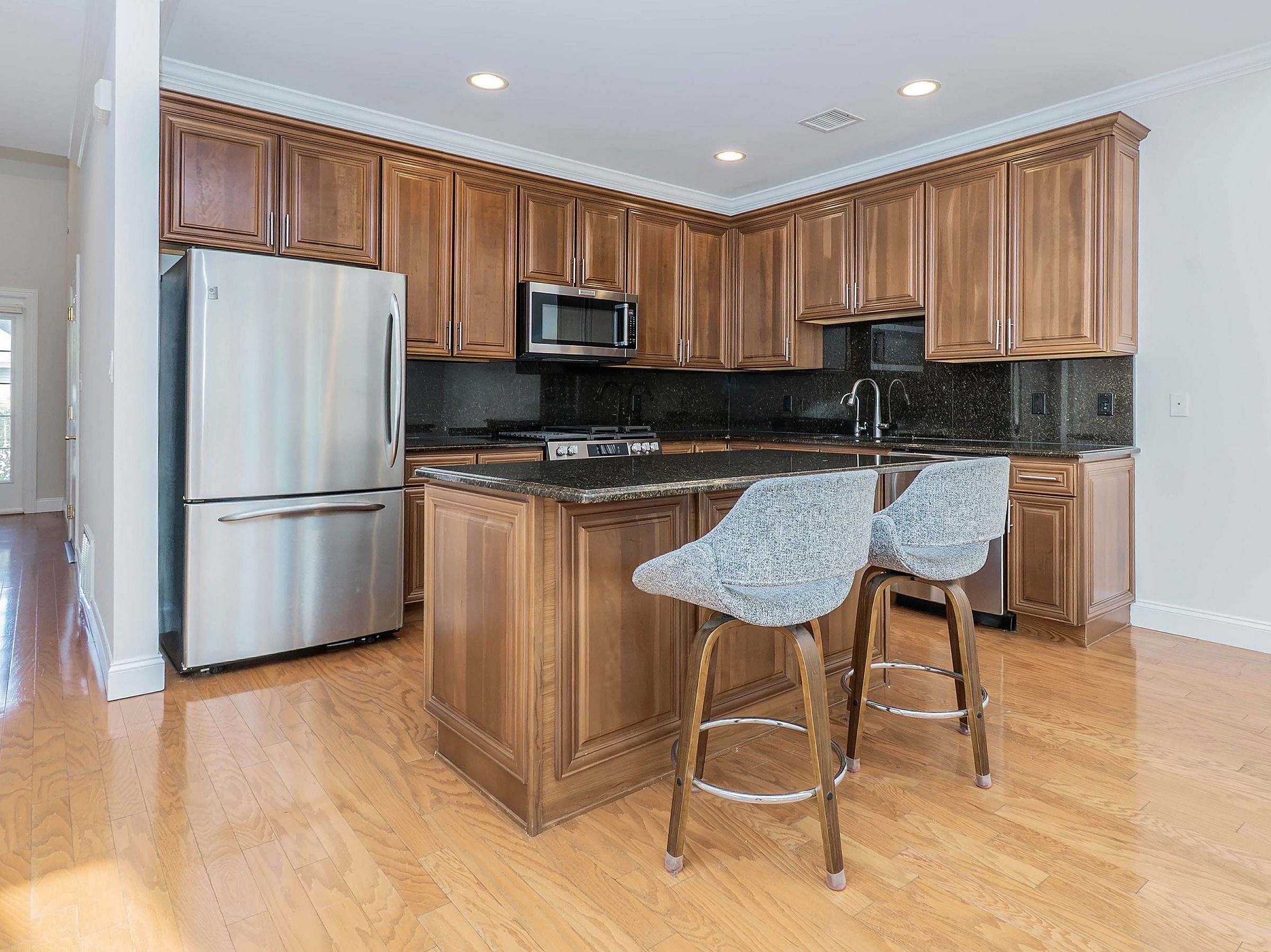  194 Pond View Drive, Port Washington, NY, 11050 - 物件實景