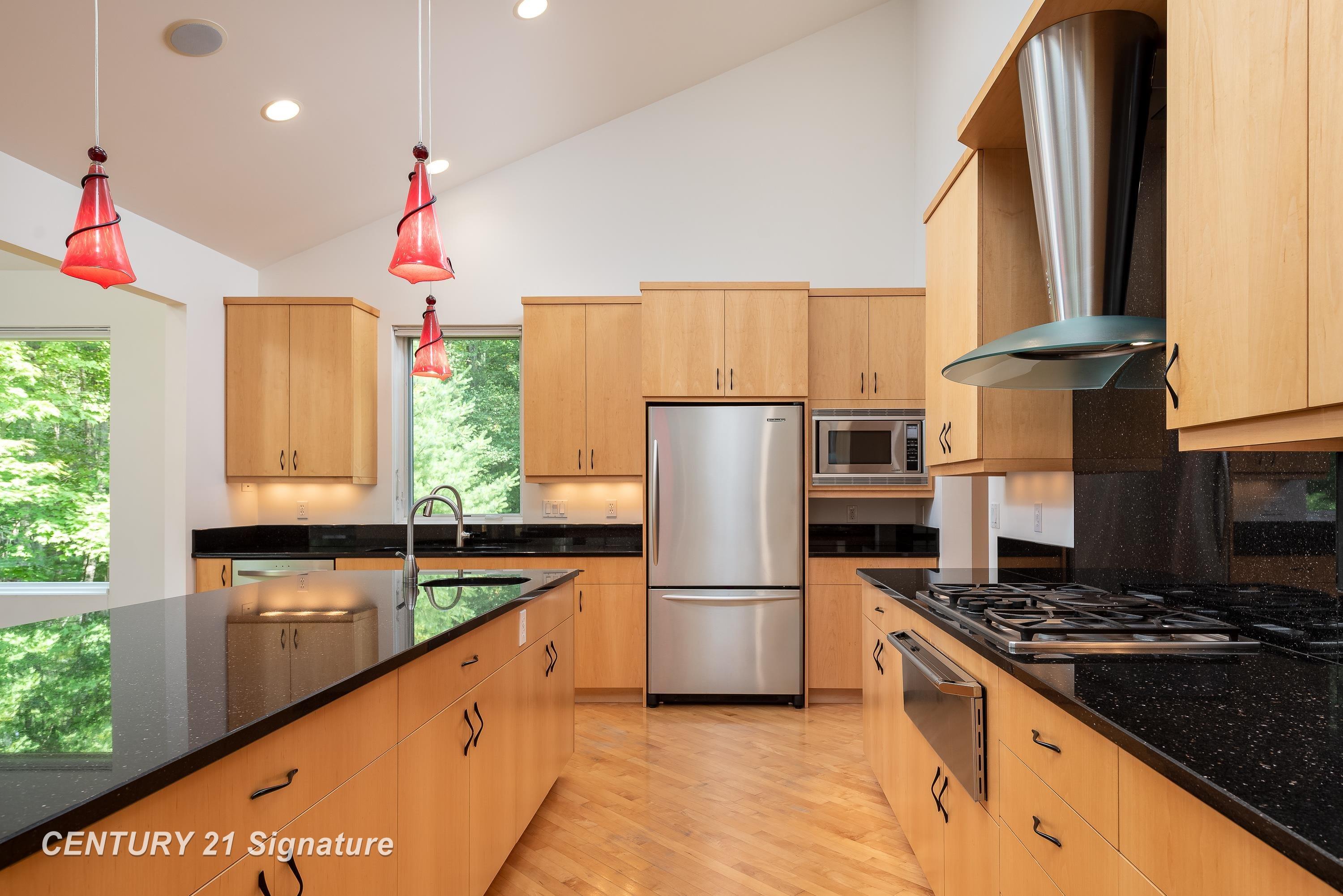 Midland, Michigan, 48642, United States, 4 Bedrooms Bedrooms, ,5 BathroomsBathrooms,Residential,For Sale,2019311