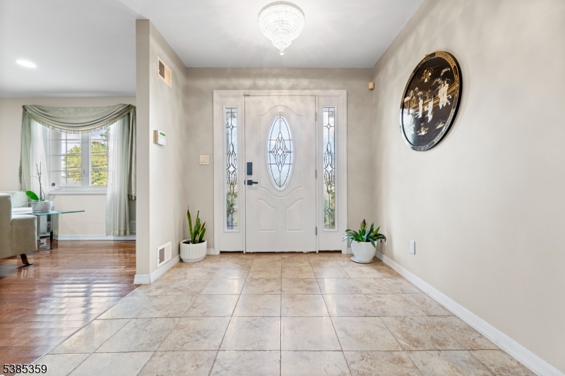 Wayne Twp., New Jersey, 07470, United States, 5 Bedrooms Bedrooms, ,3 BathroomsBathrooms,Residential,For Sale,1947958