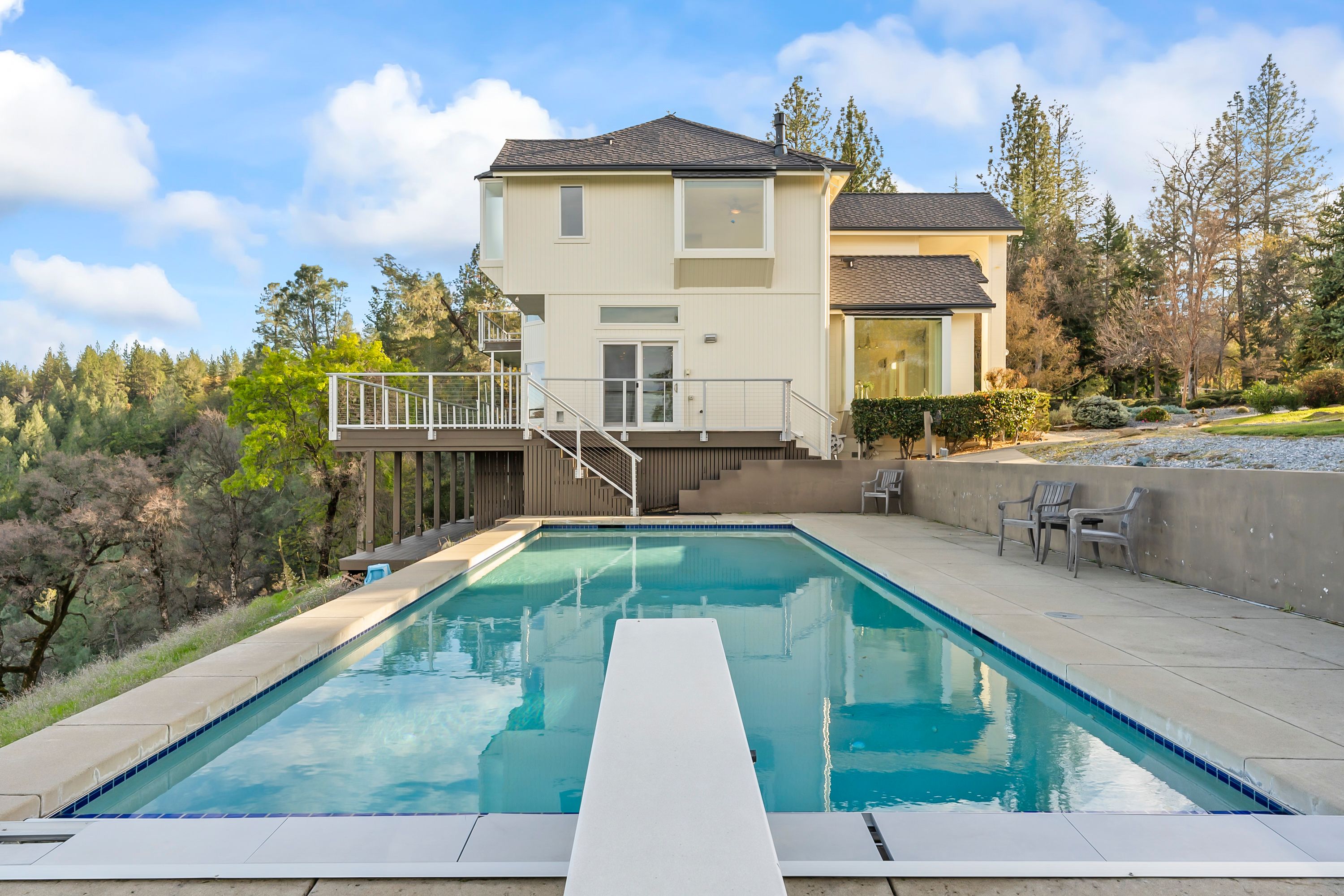  River Views • Pool • A Striking Estate That Makes a Statement - 物件實景