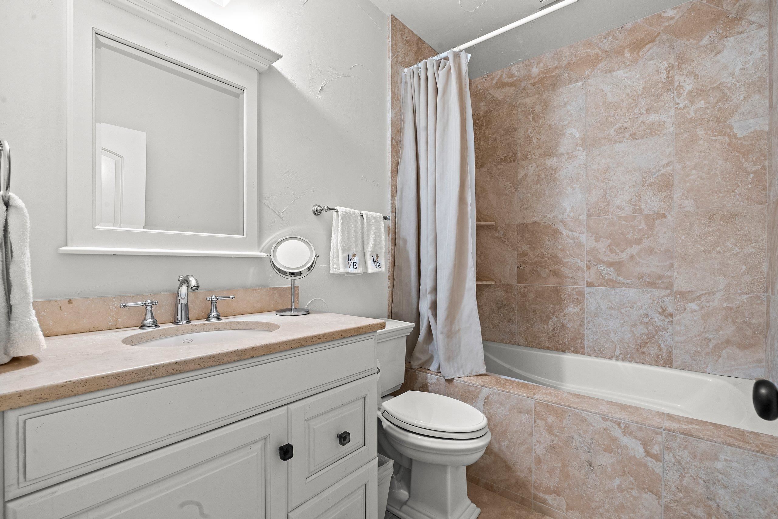 MENASHA, Wisconsin, 54952, United States, 6 Bedrooms Bedrooms, ,5 BathroomsBathrooms,Residential,For Sale,1994548