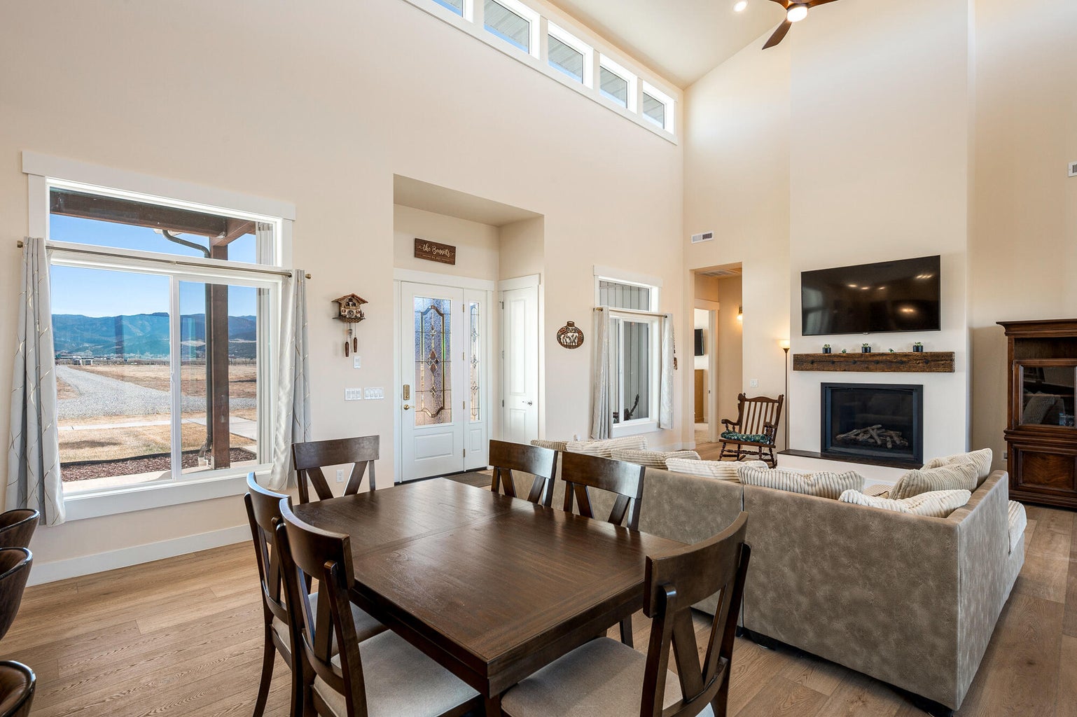 Parowan, Utah, 84761, United States, 3 Bedrooms Bedrooms, ,3 BathroomsBathrooms,Residential,For Sale,1992445