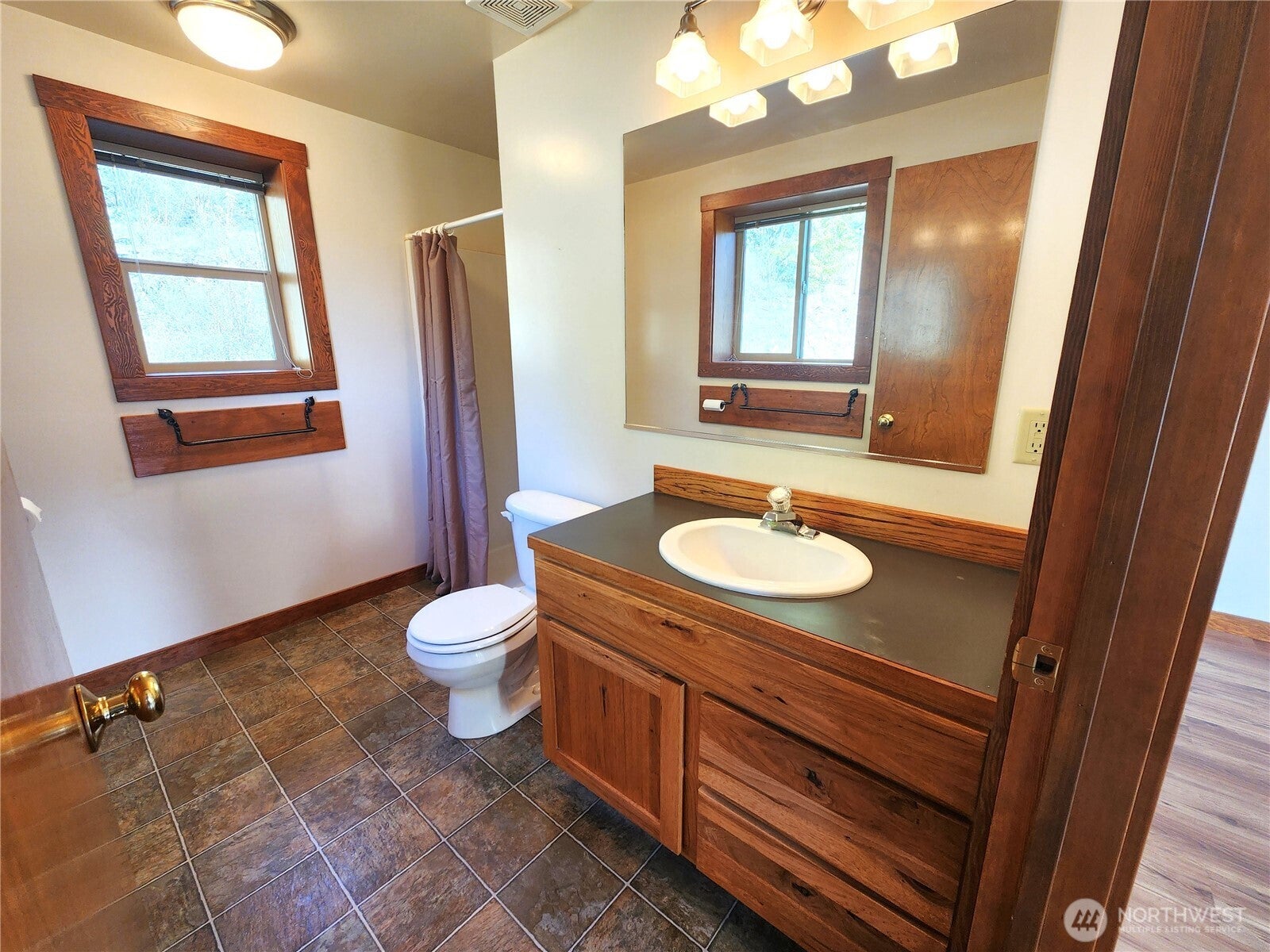 Oroville, Washington, 98844, United States, 2 Bedrooms Bedrooms, ,Residential,For Sale,2001782