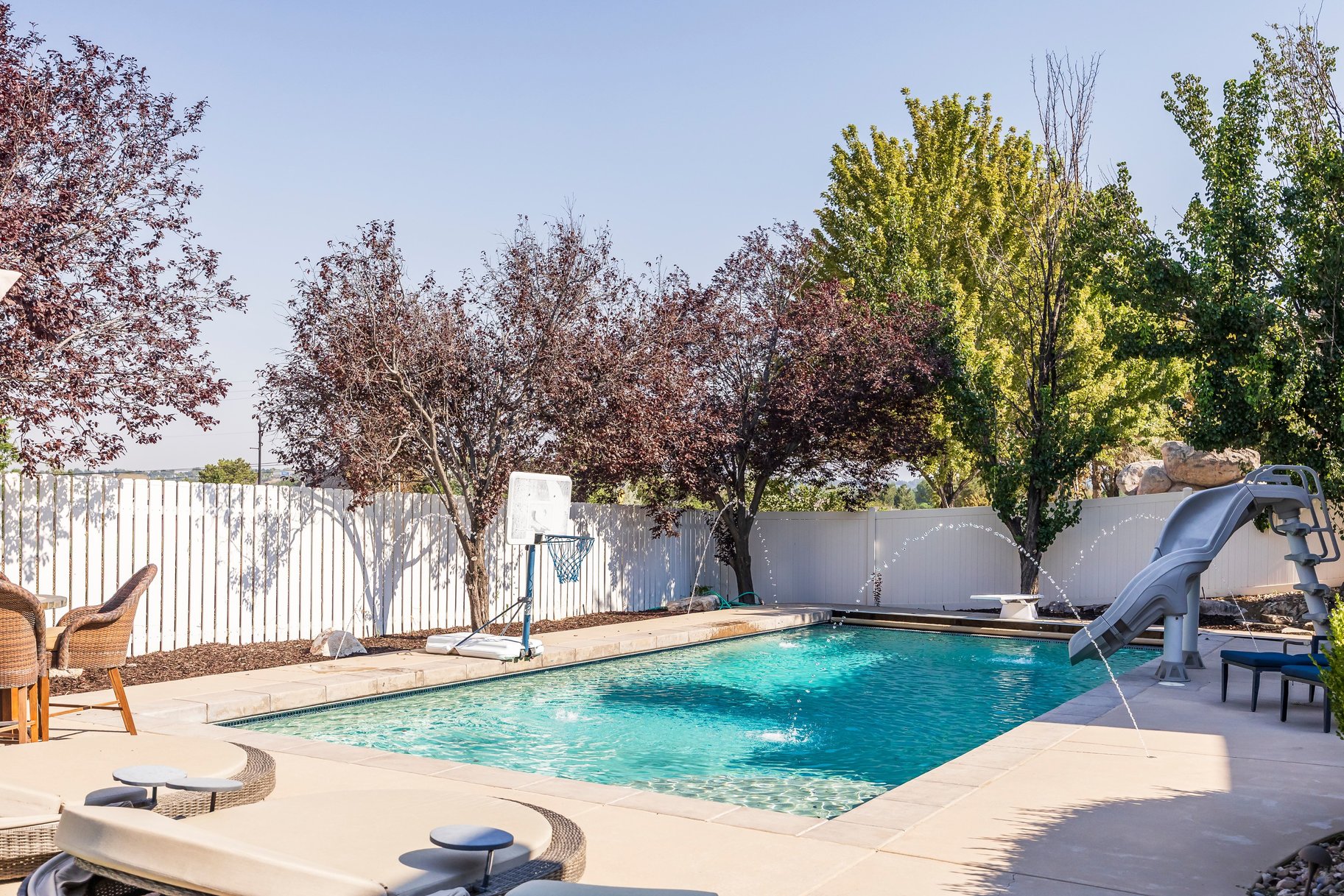  Timeless Draper Brick Rambler with 4-Car Garage and Saltwater Pool - 物件實景