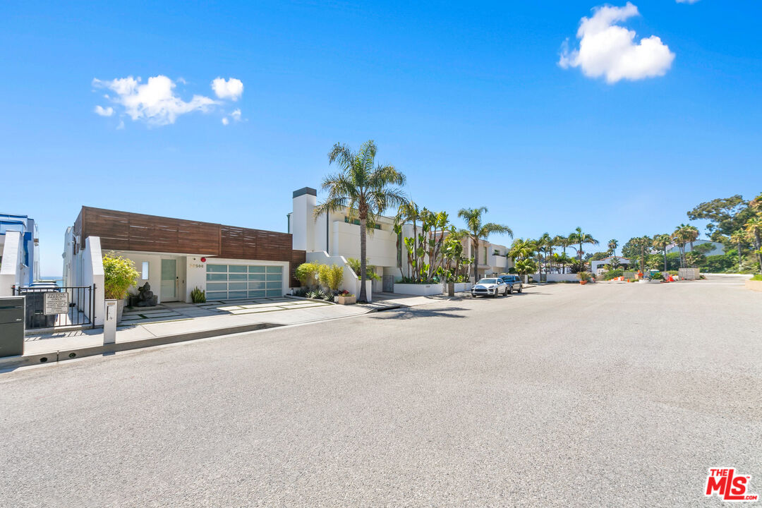 Malibu, California, 90265, United States, 3 Bedrooms Bedrooms, ,4 BathroomsBathrooms,Residential,For Sale,1722107