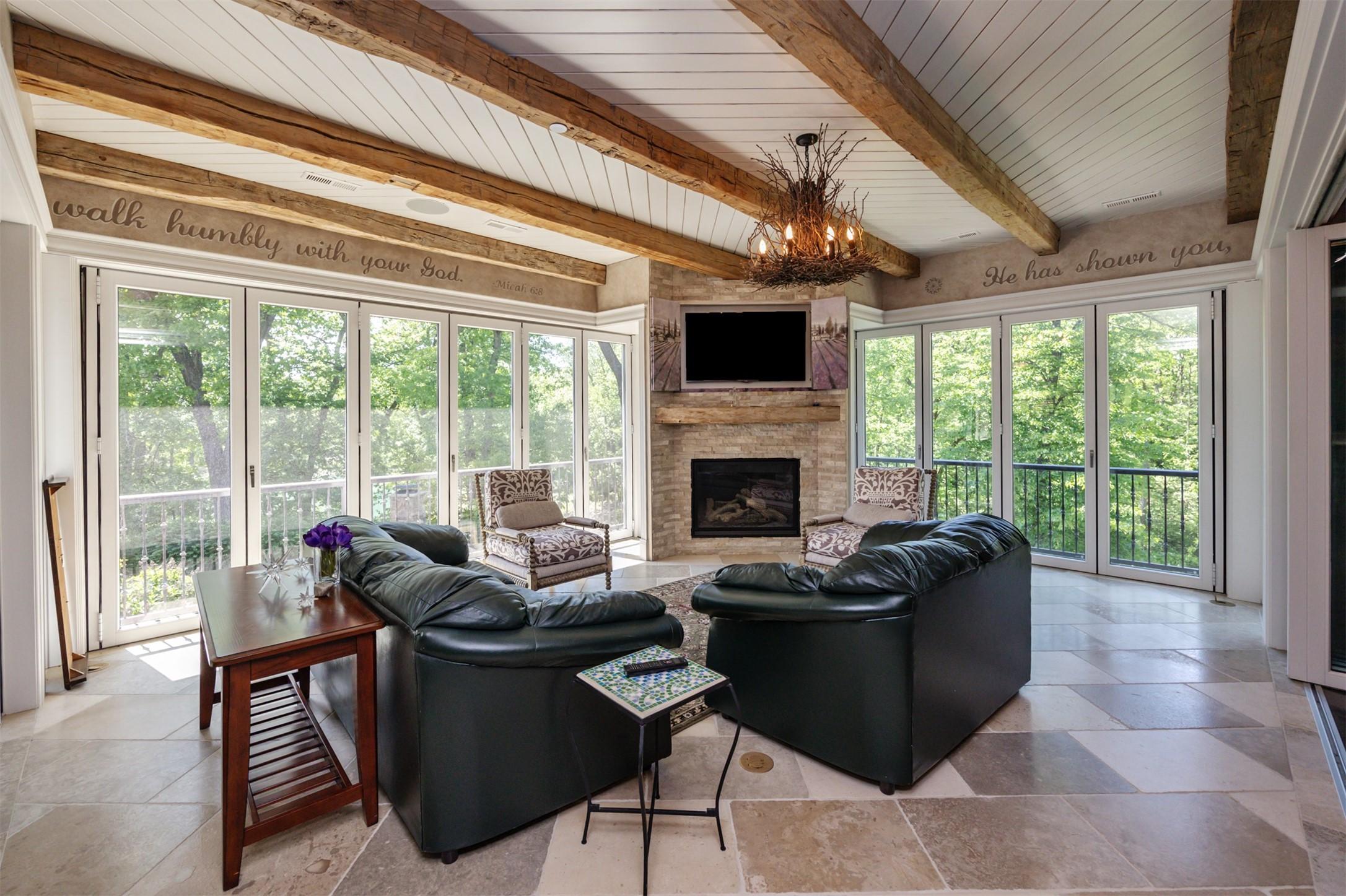 Urbandale, Iowa, 50323, United States, 4 Bedrooms Bedrooms, ,6 BathroomsBathrooms,Residential,For Sale,1980001