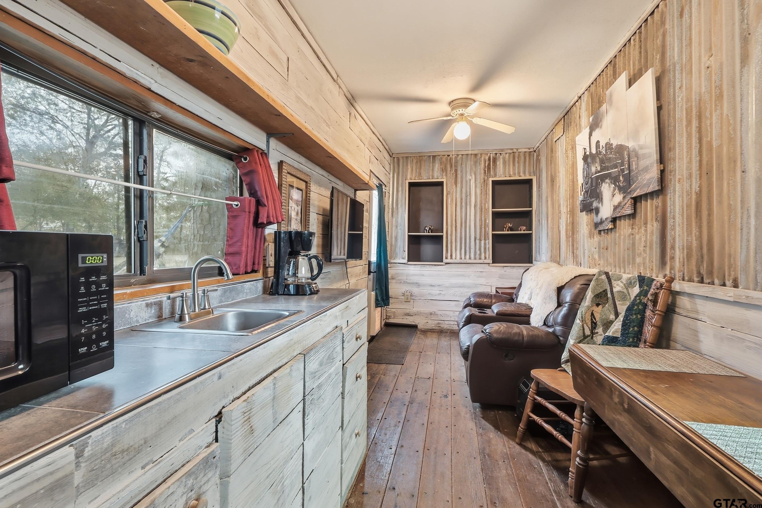 Pittsburg, Texas, 75686, United States, 6 Bedrooms Bedrooms, ,8 BathroomsBathrooms,Residential,For Sale,2005846