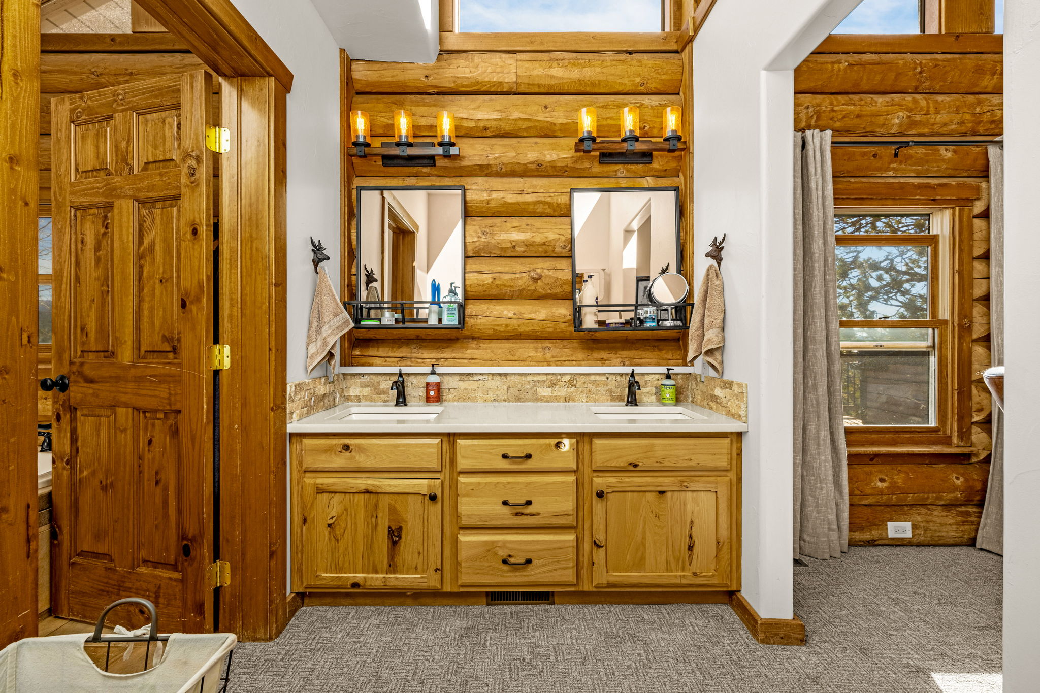 Cripple Creek, Colorado, 80813, United States, 3 Bedrooms Bedrooms, ,3 BathroomsBathrooms,Residential,For Sale,1997050