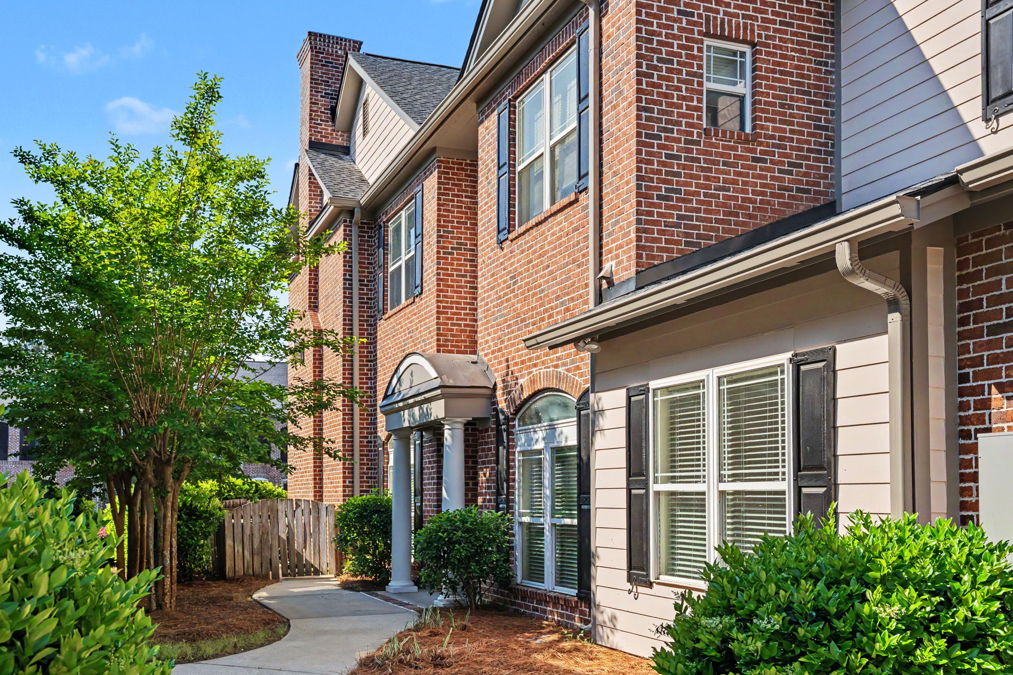  1201 River Oaks Drive, Richmond Hill - 物件實景