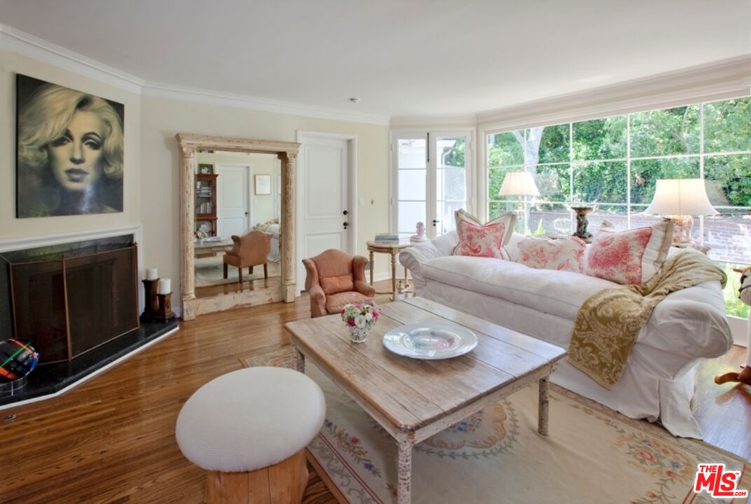 Los Angeles, California, 90049, United States, 2 Bedrooms Bedrooms, ,4 BathroomsBathrooms,Residential,For Sale,1779579