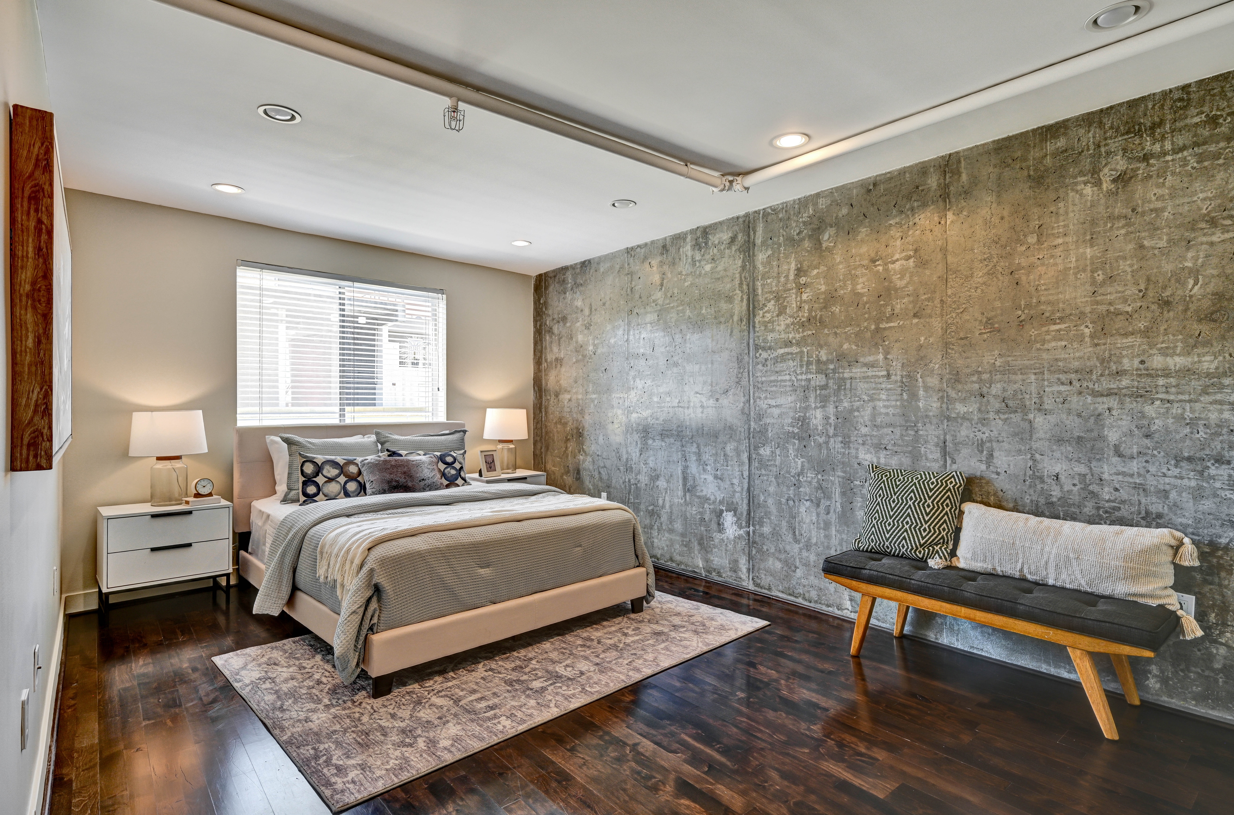 Sophisticated Penthouse Loft with Private Patio in Vibrant Jack London Square - 物件實景