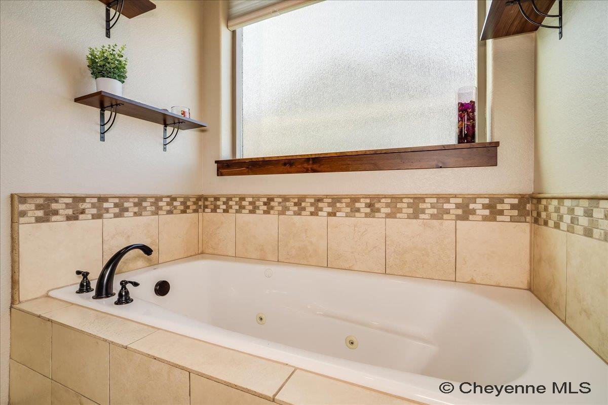 Cheyenne, Wyoming, 82009, United States, 5 Bedrooms Bedrooms, ,3 BathroomsBathrooms,Residential,For Sale,1989726