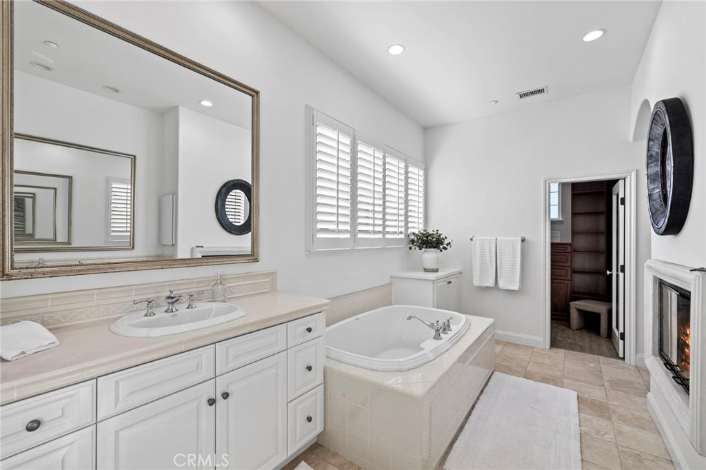 Newport Beach, California, 92663, United States, 3 Bedrooms Bedrooms, ,3 BathroomsBathrooms,Residential,For Sale,1992084