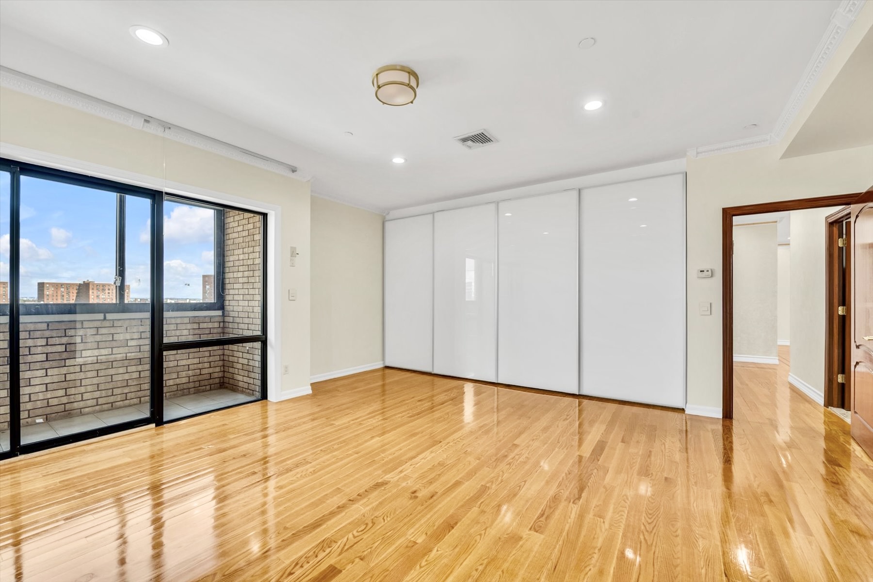  ?ONE OF A KIND PENTHOUSE IN REGO PARK? - 物件實景