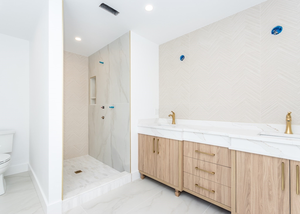 Waltham, Massachusetts, 02453, United States, 4 Bedrooms Bedrooms, ,5 BathroomsBathrooms,Residential,For Sale,1858244