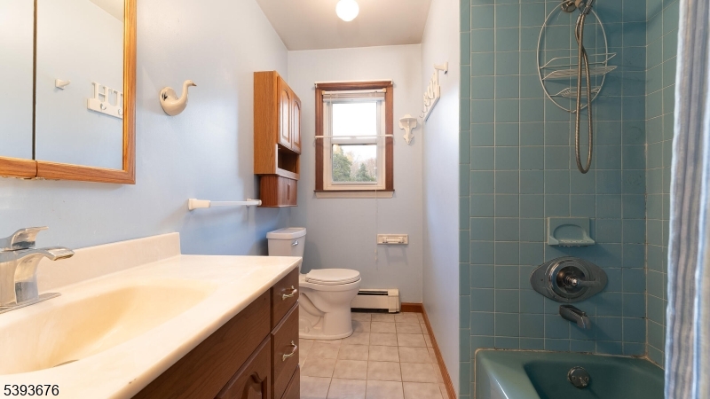 Kingwood Twp., New Jersey, 08867, United States, 3 Bedrooms Bedrooms, ,2 BathroomsBathrooms,Residential,For Sale,1988305