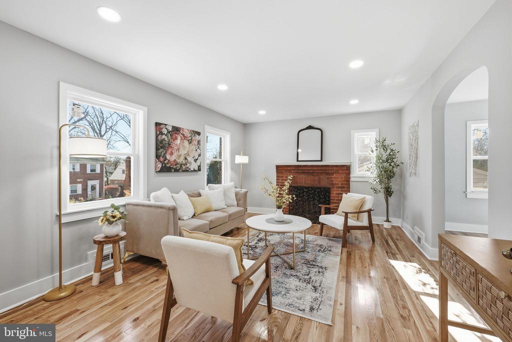 Silver Spring, Maryland, 20901, United States, 4 Bedrooms Bedrooms, ,3 BathroomsBathrooms,Residential,For Sale,2002464