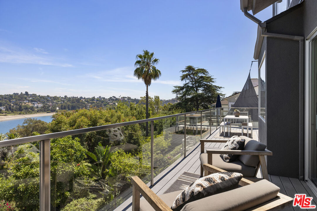 Los Angeles, California, 90039, United States, 3 Bedrooms Bedrooms, ,4 BathroomsBathrooms,Residential,For Sale,1934382