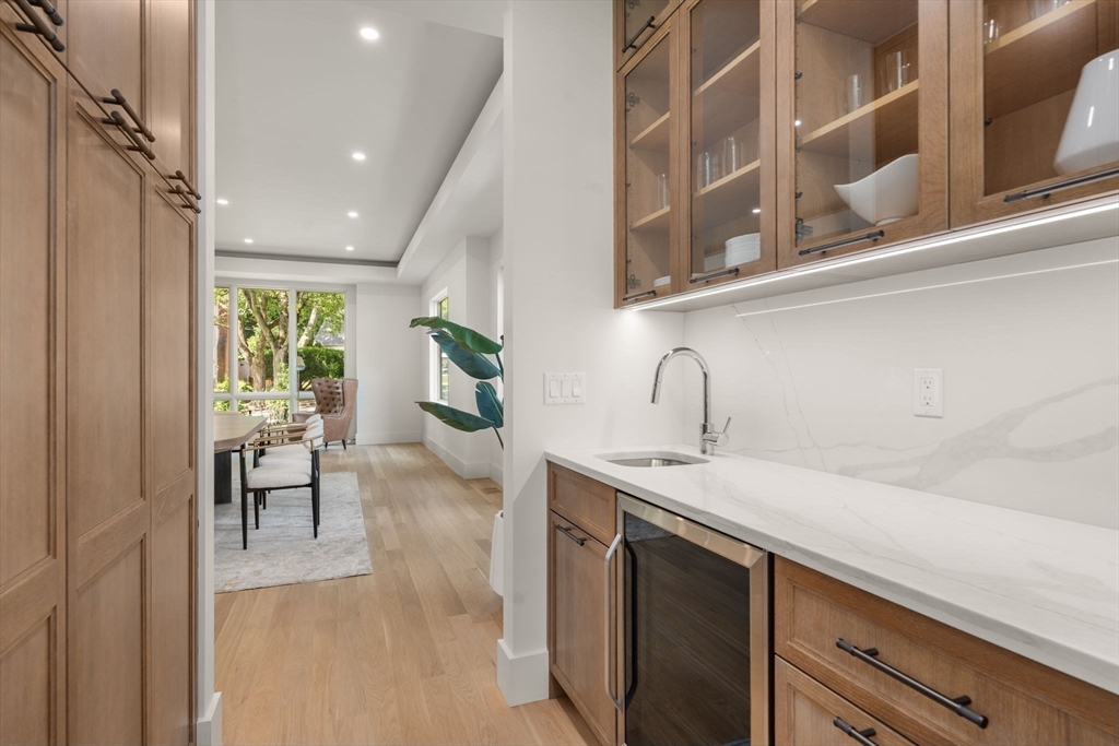Newton, Massachusetts, 02461, United States, 6 Bedrooms Bedrooms, ,7 BathroomsBathrooms,Residential,For Sale,1882798