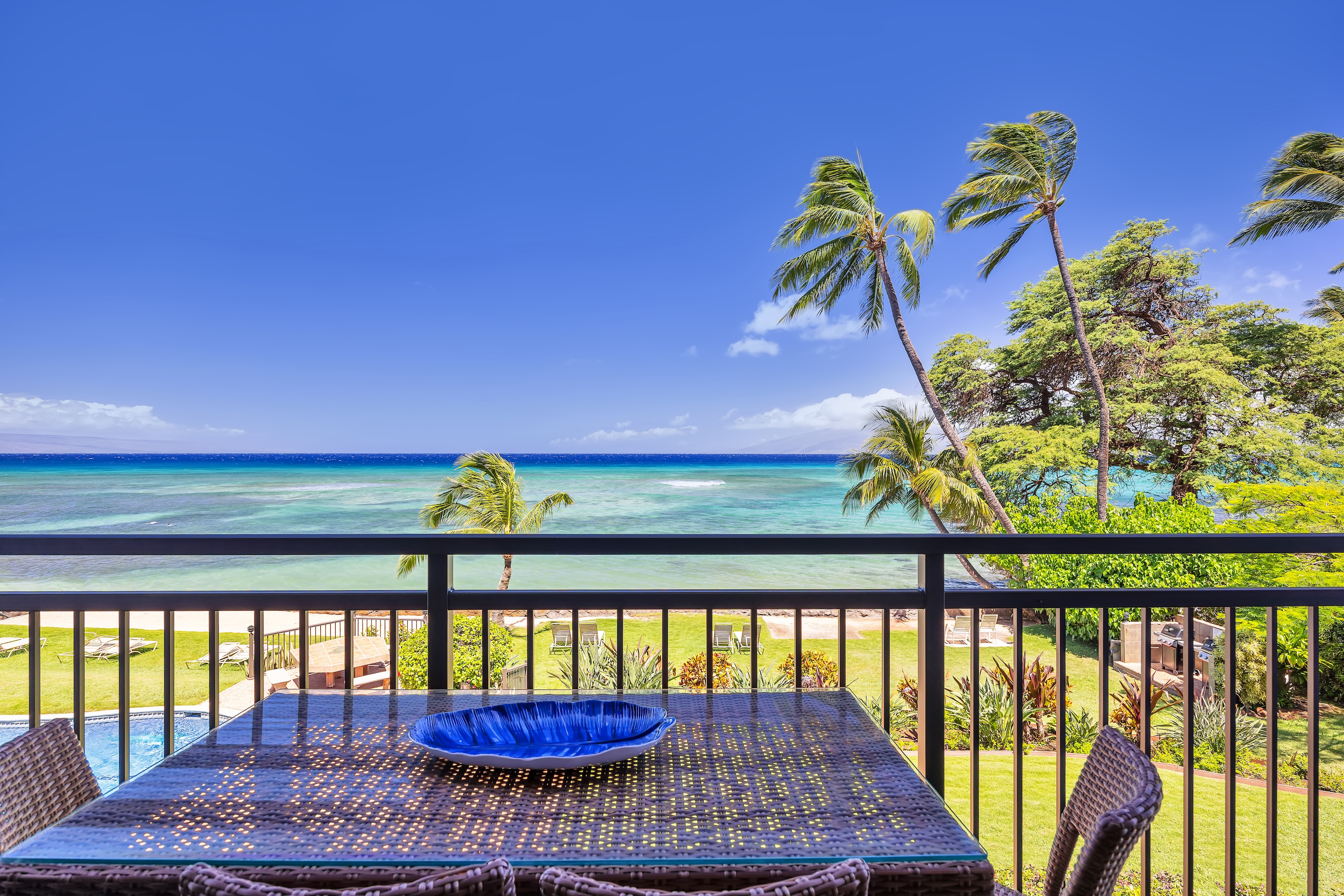  Direct oceanfront, beautiful remodeled 2 bedroom, lanai dining, furnished - 物件實景