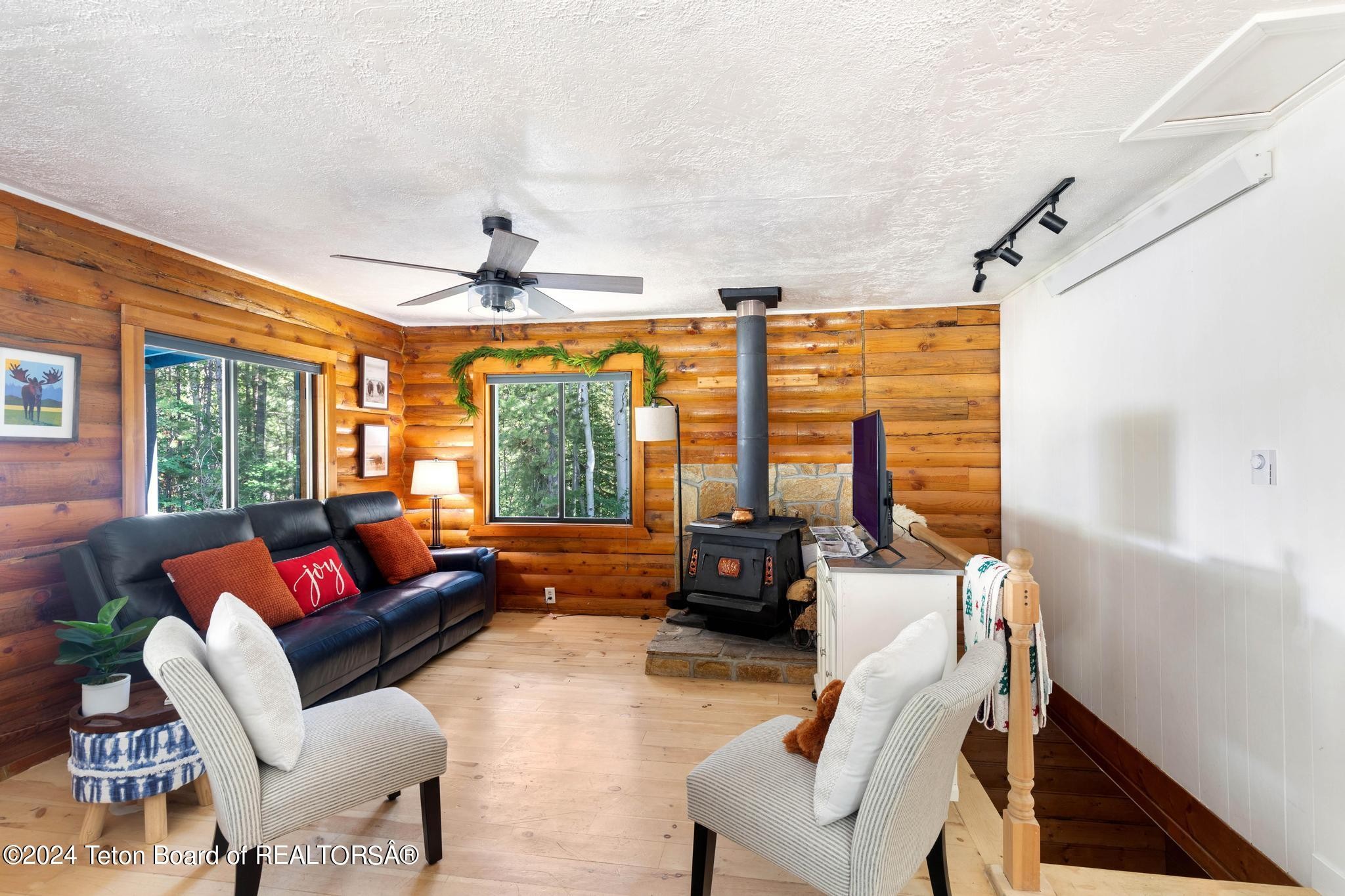Alpine, Wyoming, 83128, United States, 2 Bedrooms Bedrooms, ,2 BathroomsBathrooms,Residential,For Sale,1922054