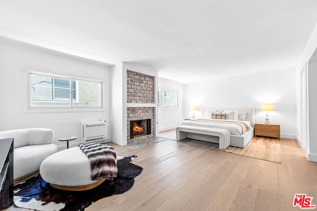 Los Angeles, California, 90049, United States, 3 Bedrooms Bedrooms, ,3 BathroomsBathrooms,Residential,For Sale,1890284