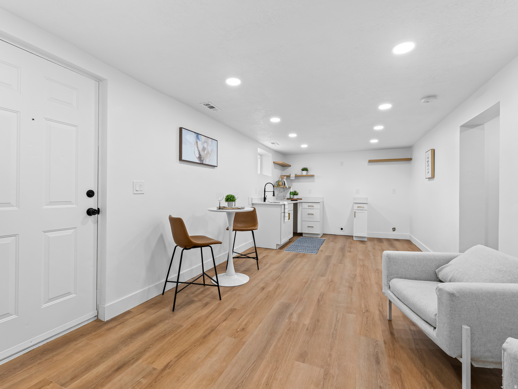 Murray, Utah, 84117, United States, 6 Bedrooms Bedrooms, ,2 BathroomsBathrooms,Residential,For Sale,1989540