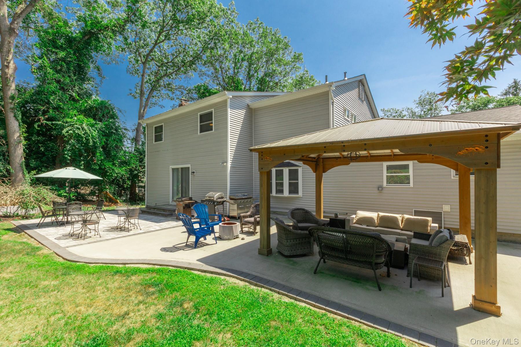 Smithtown, New York, 11787, United States, 4 Bedrooms Bedrooms, ,3 BathroomsBathrooms,Residential,For Sale,1907417