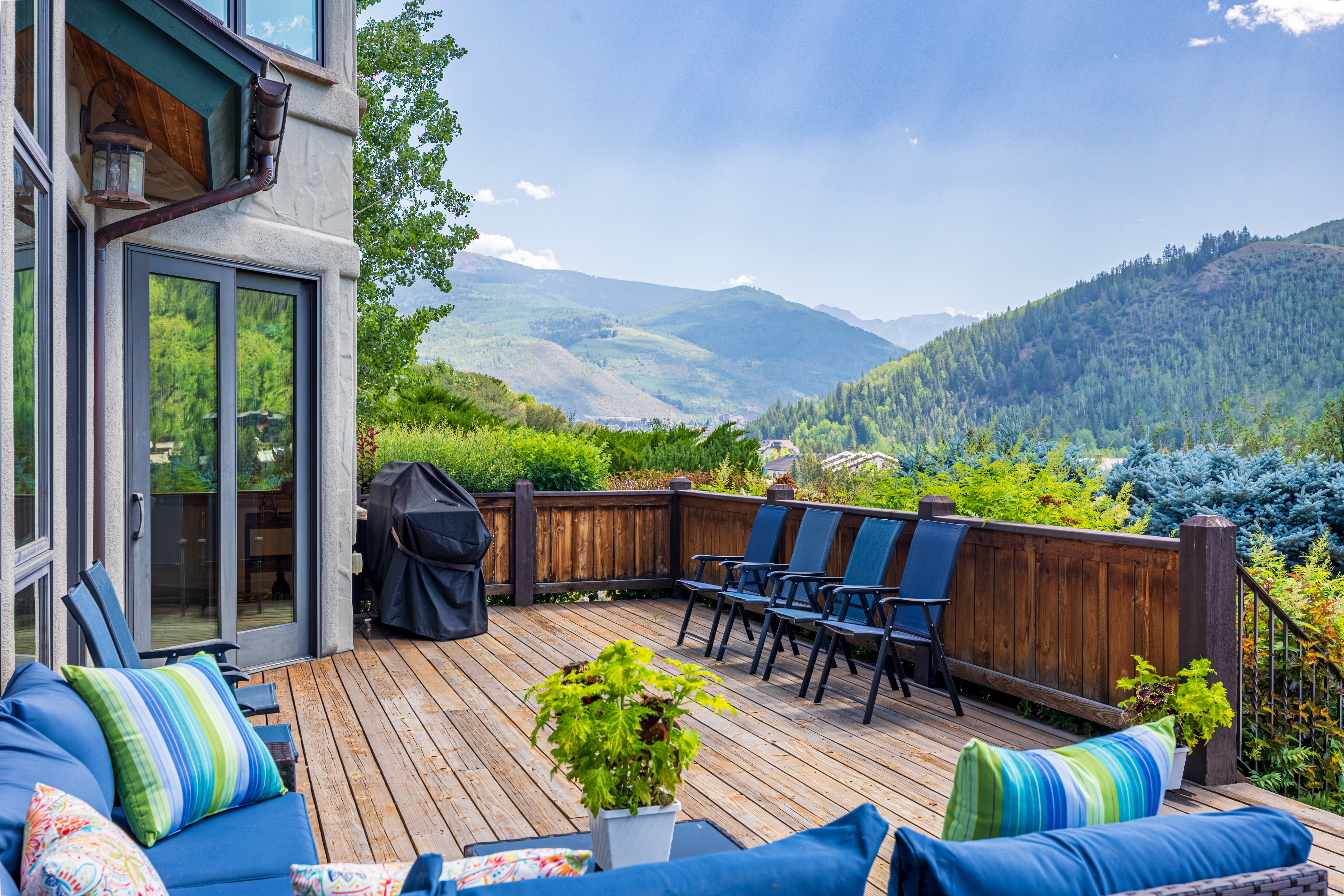  Custom-built, Single-family Home in the Exclusive Grand Traverse Neighborhood - 物件實景