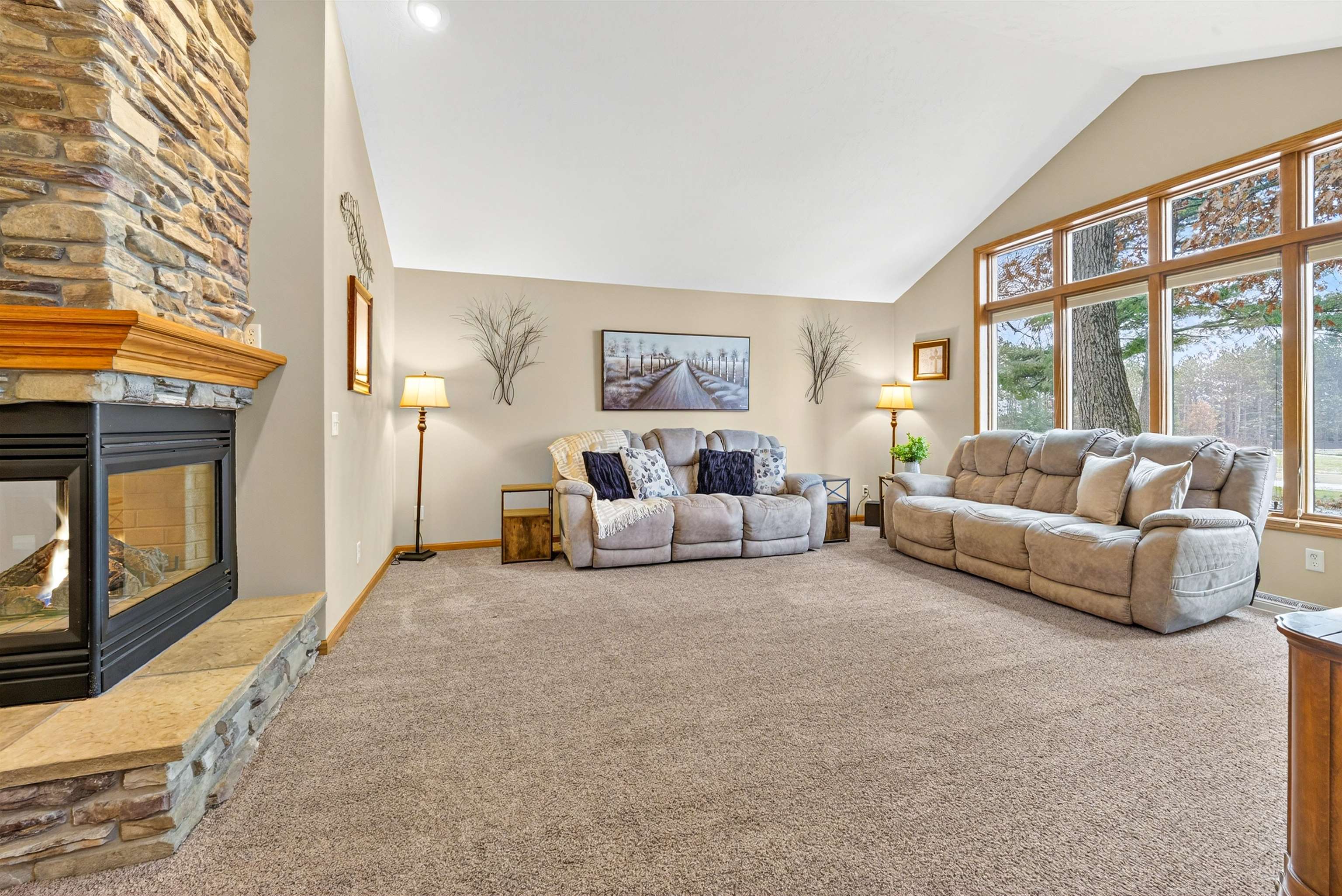 NEW LONDON, Wisconsin, 54961, United States, 3 Bedrooms Bedrooms, ,4 BathroomsBathrooms,Residential,For Sale,1996167