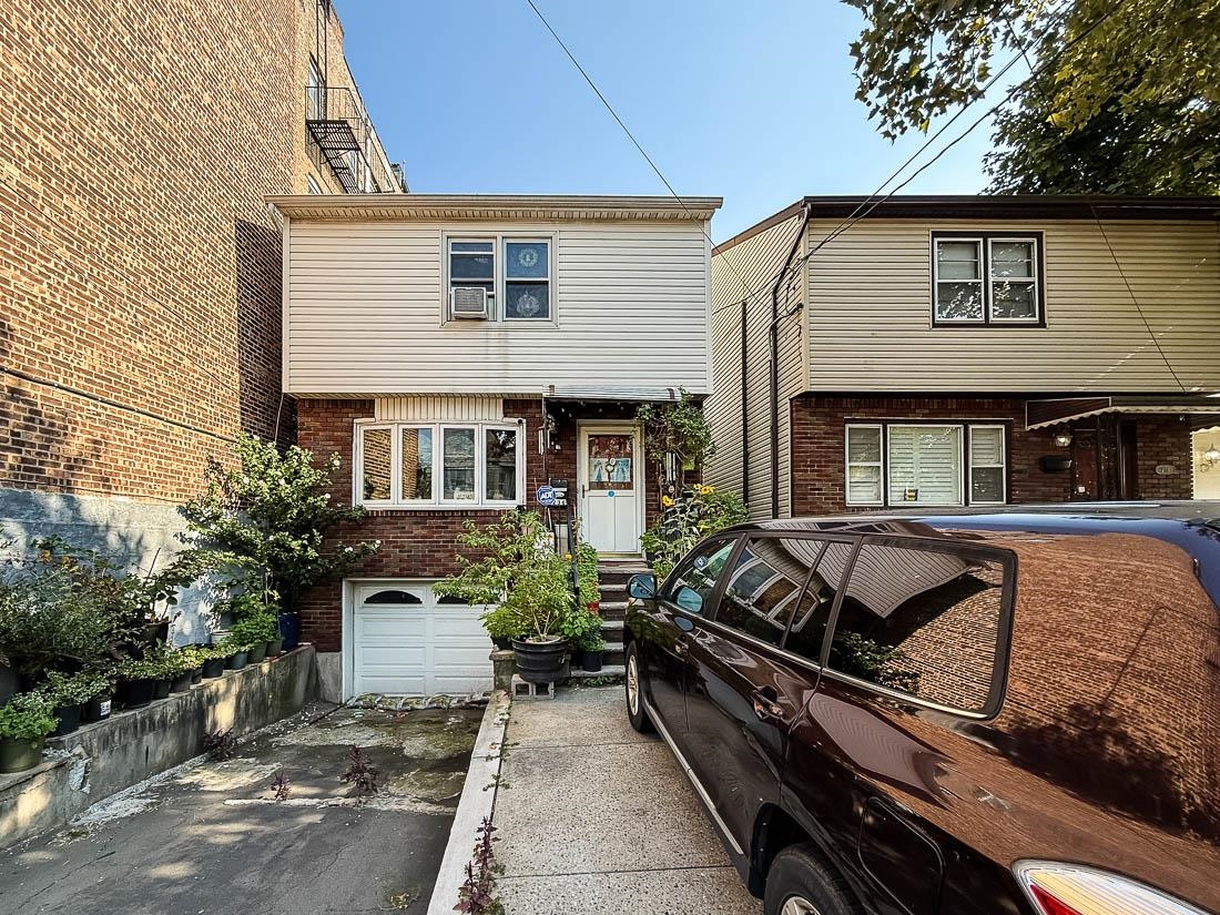 Jersey City, New Jersey, 07305, United States, 4 Bedrooms Bedrooms, ,3 BathroomsBathrooms,Residential,For Sale,1949463