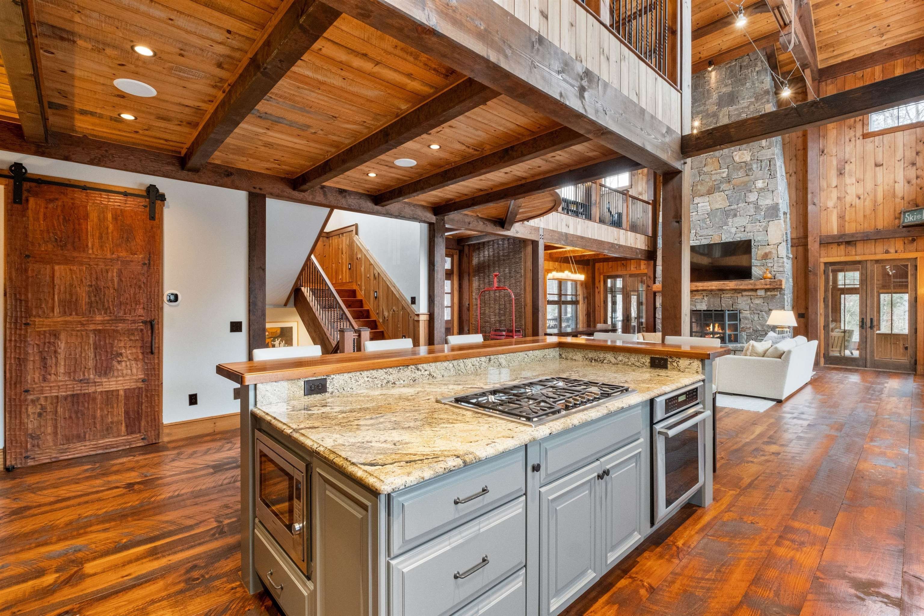 Lincoln, New Hampshire, 03251, United States, 7 Bedrooms Bedrooms, ,4 BathroomsBathrooms,Residential,For Sale,1983511