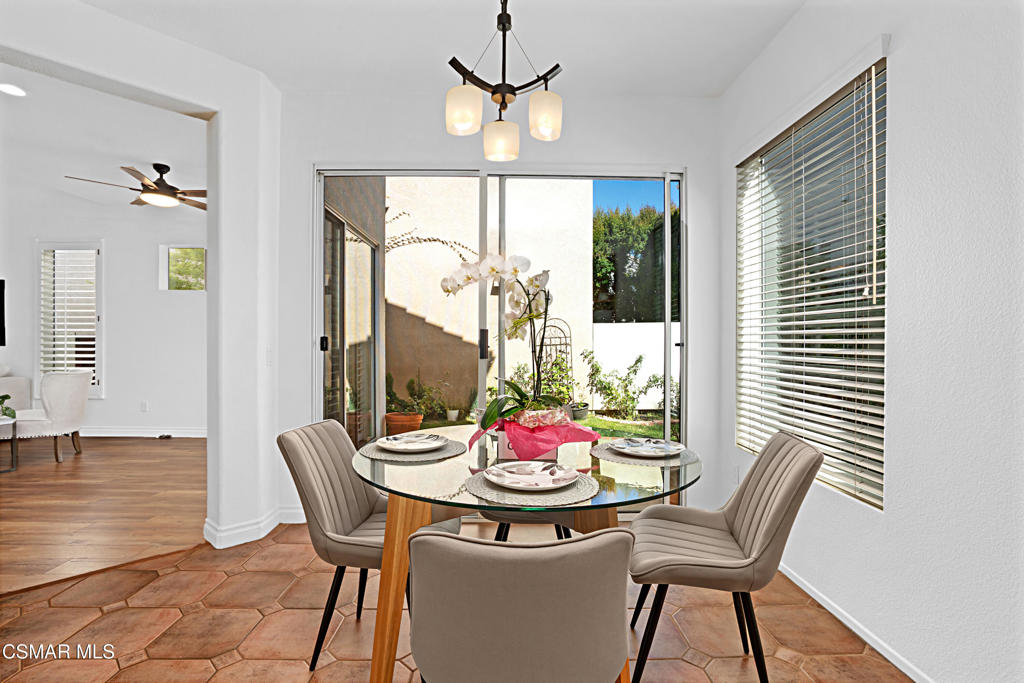 Westlake Village, California, 91362, United States, 2 Bedrooms Bedrooms, ,3 BathroomsBathrooms,Residential,For Sale,1987544