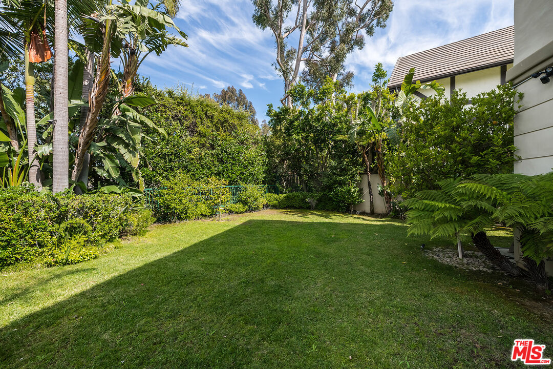 Beverly Hills, California, 90210, United States, 4 Bedrooms Bedrooms, ,5 BathroomsBathrooms,Residential,For Sale,1919871
