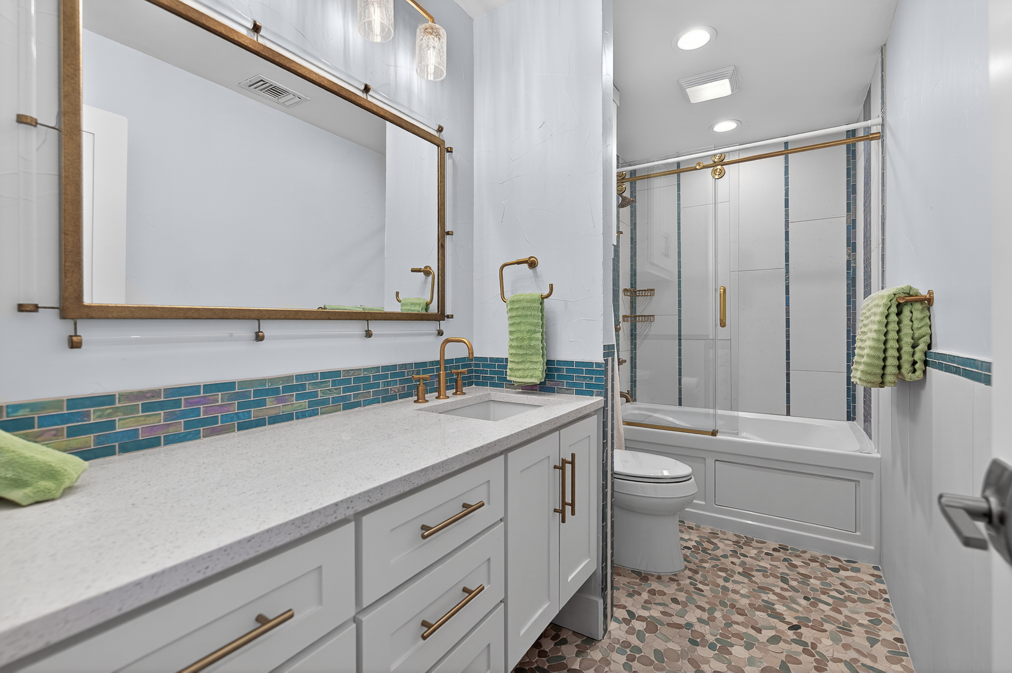  Canal-Front Estate in Island Moorings - 物件實景