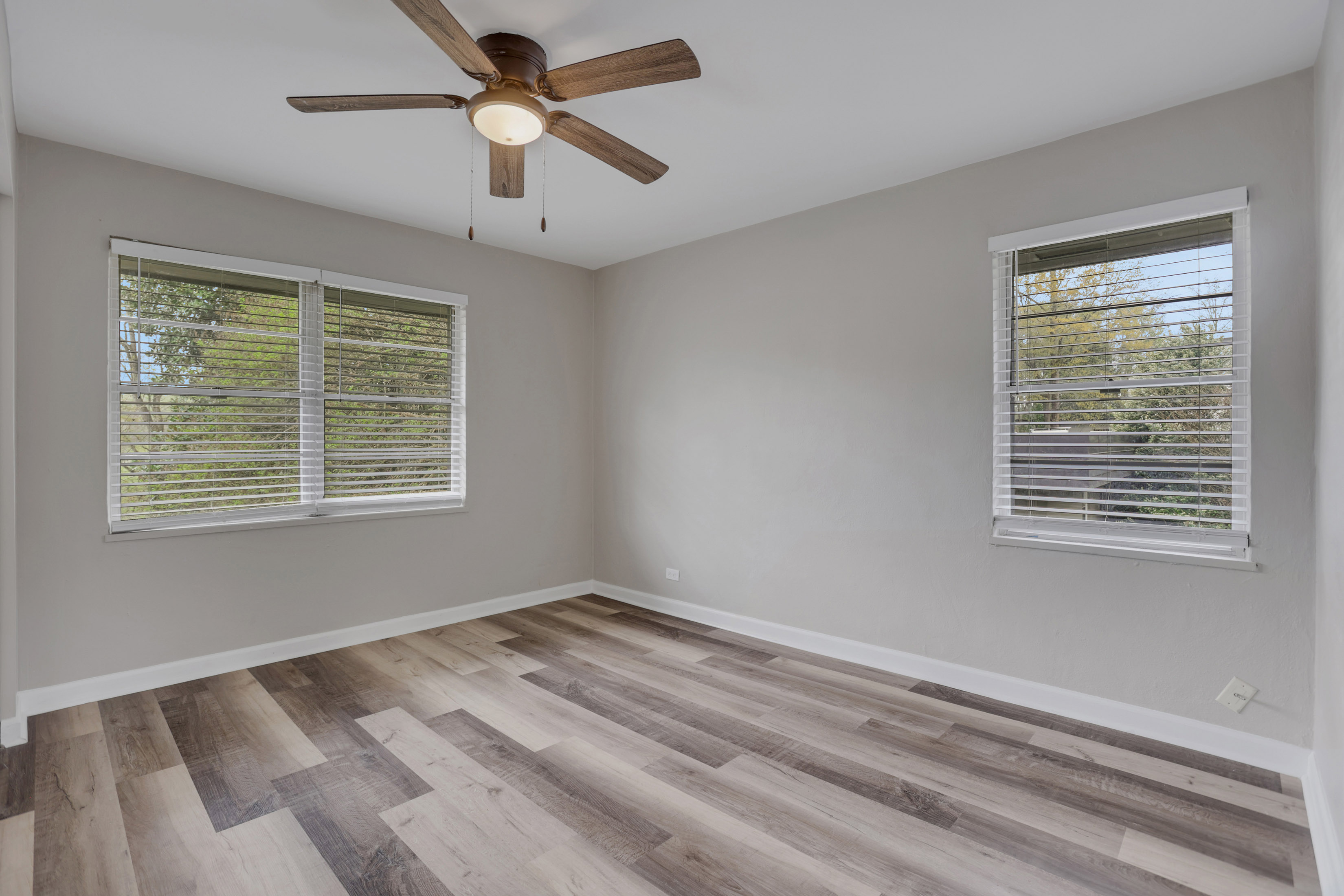  Renovated, End-Unit Townhome with Private Patio - 物件實景