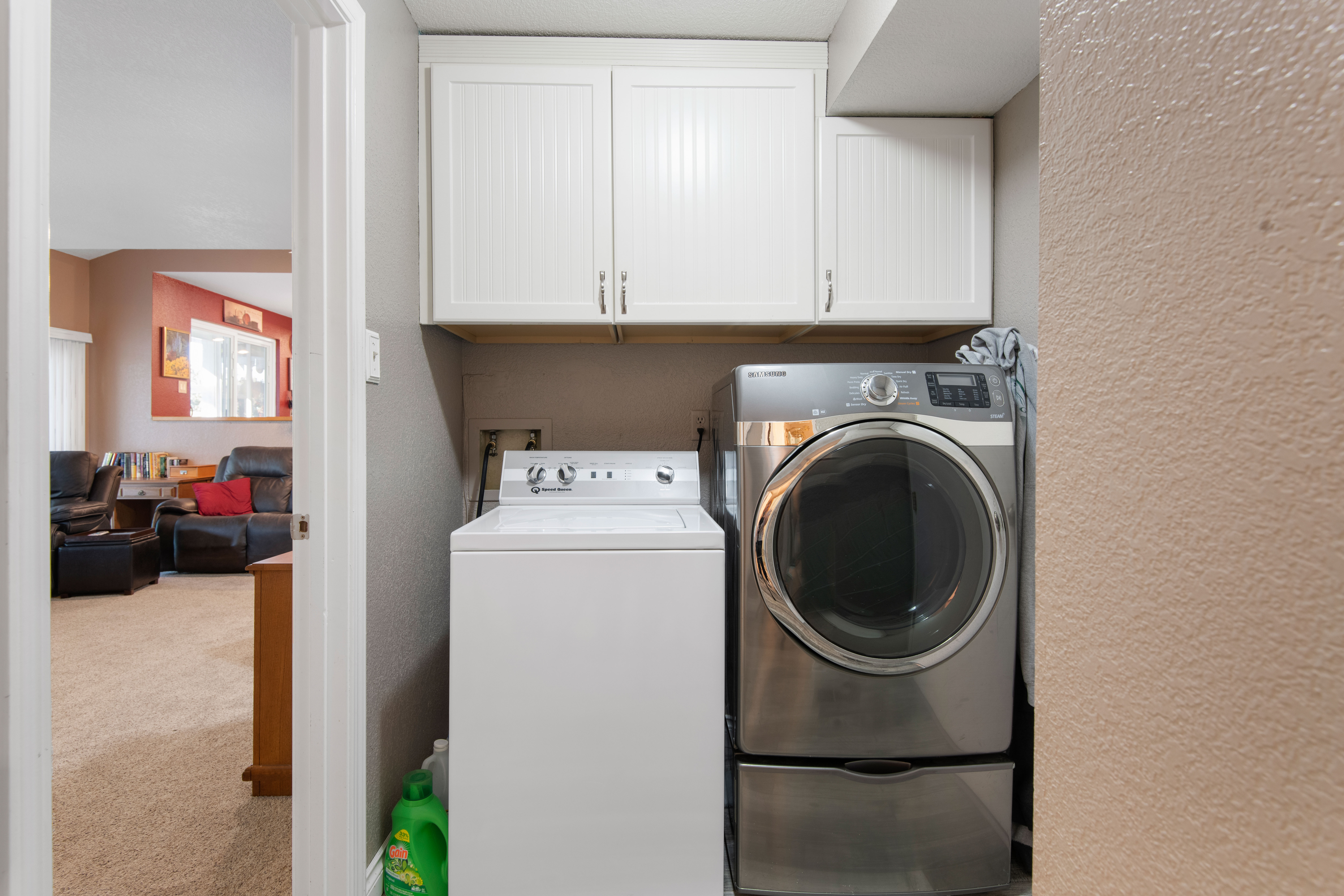  Property with a POOL and room for a shop - 物件實景