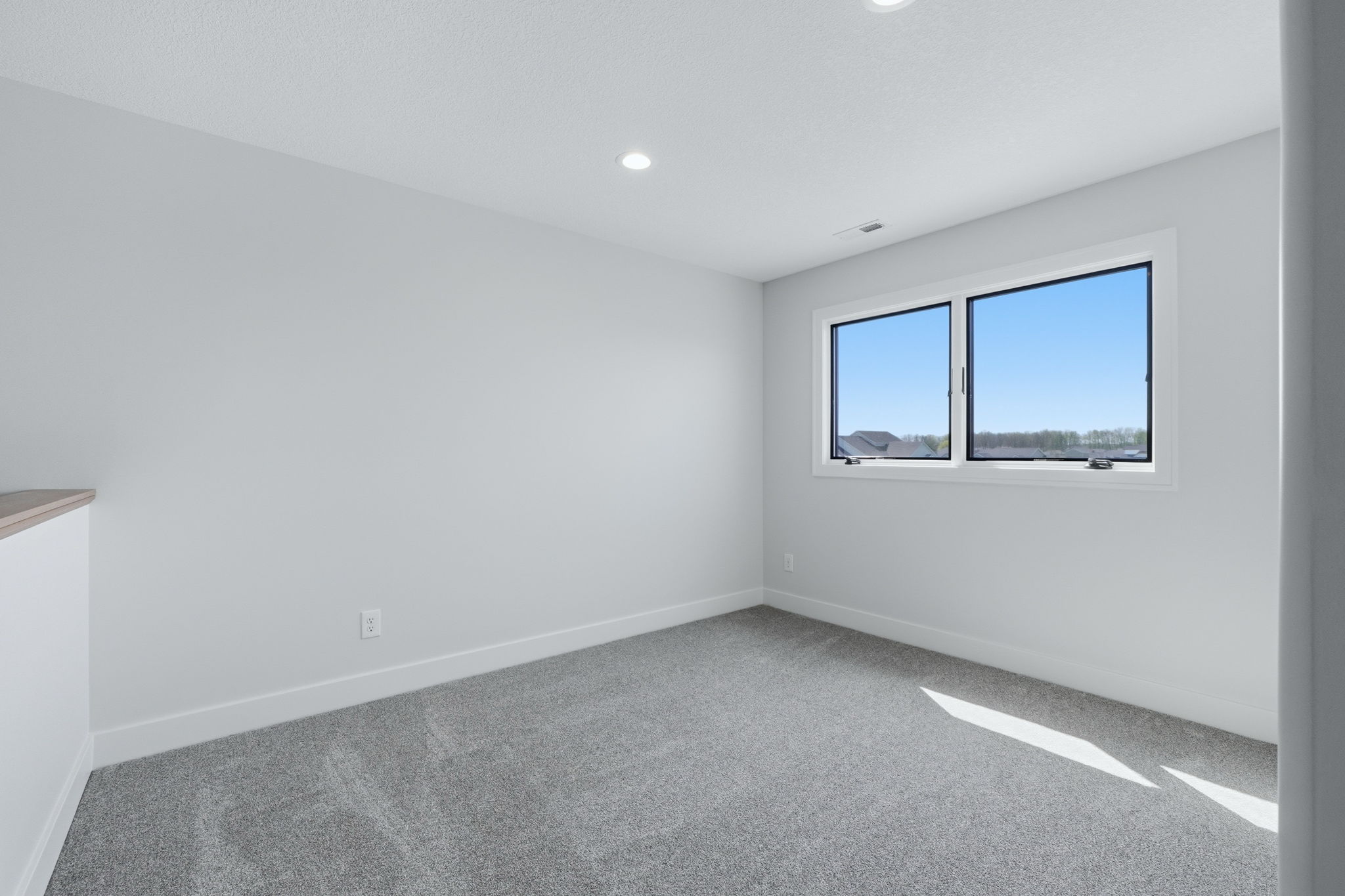  Brand New Three Bedroom Home on a Pond Lot - 物件實景