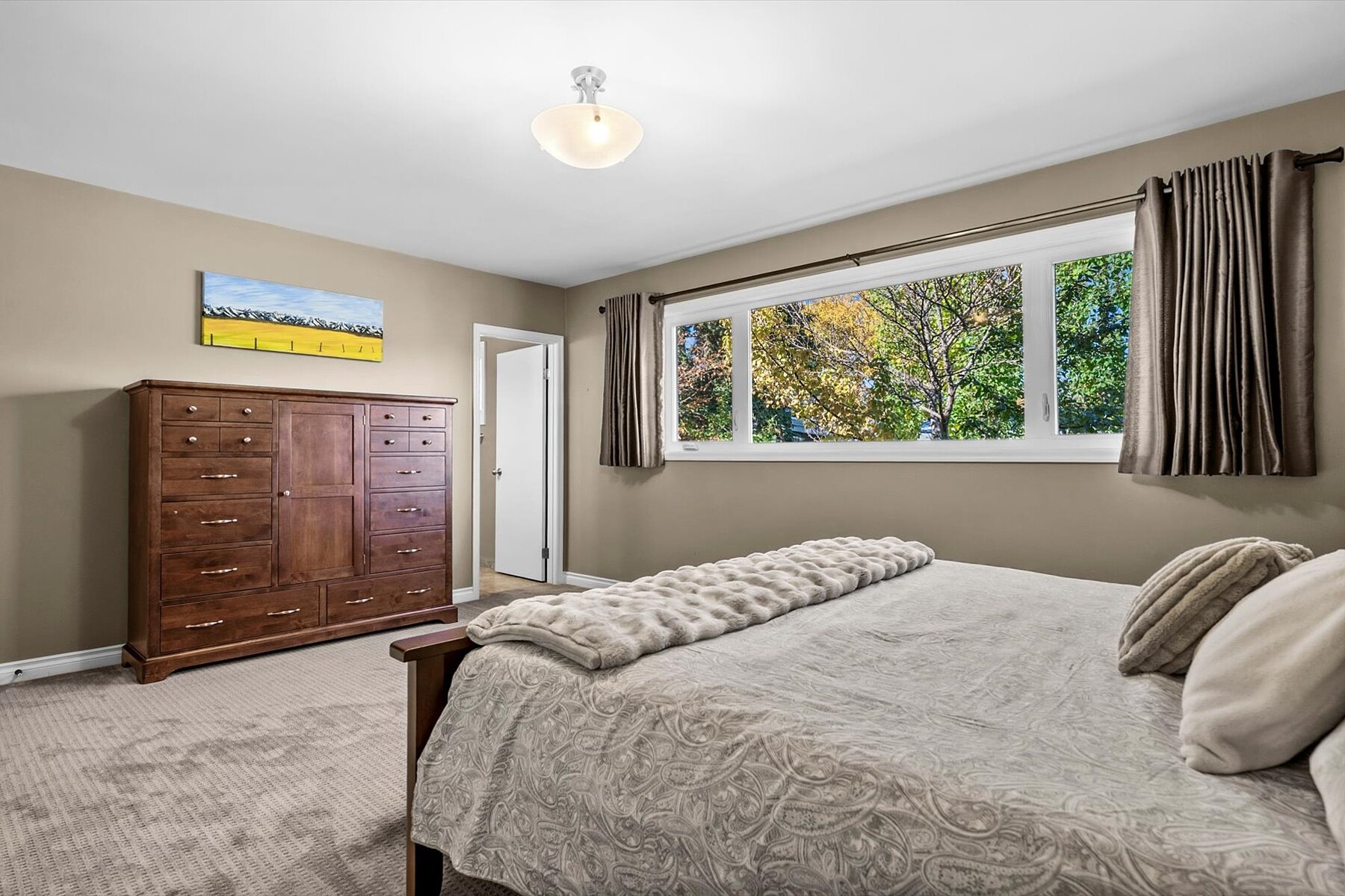  6526 Laurentian Way SW - 物件實景