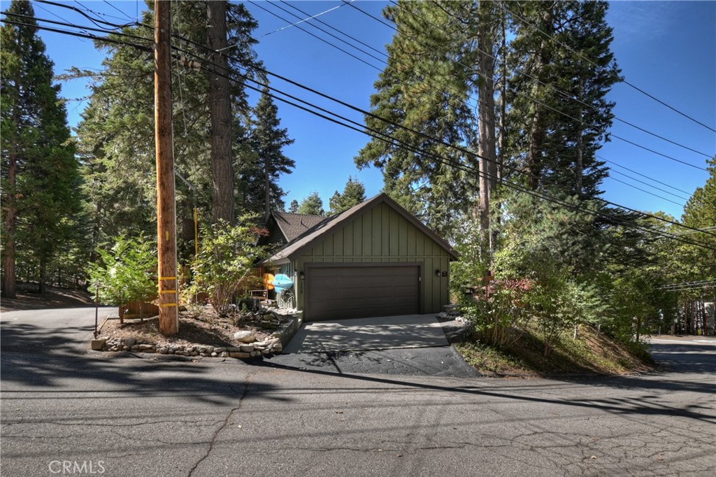 Lake Arrowhead, California, 92352, United States, 3 Bedrooms Bedrooms, ,1 BathroomBathrooms,Residential,For Sale,1988243