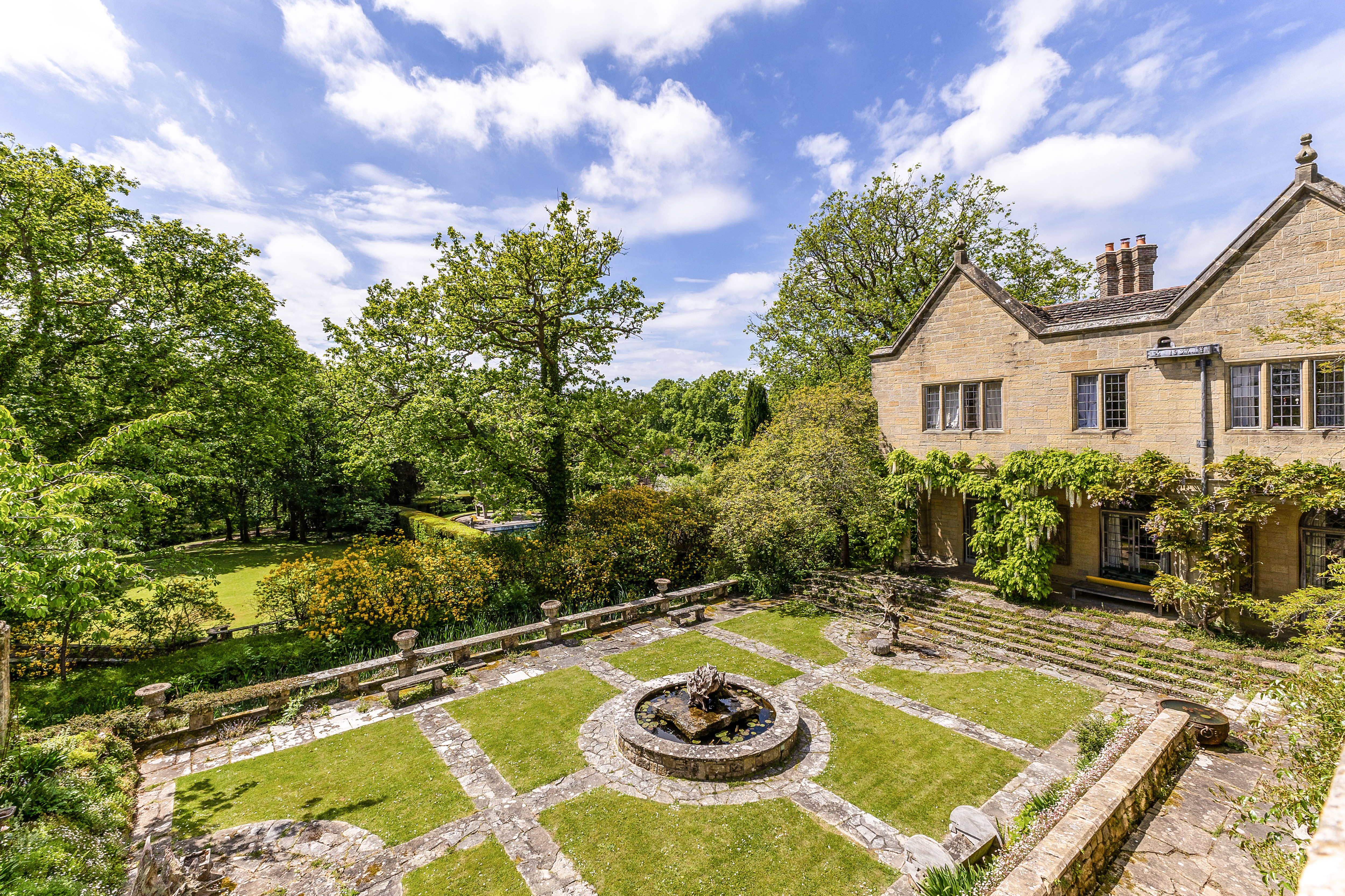  A remarkable manor house surrounded by a moat and 34 acres of private land - 物件實景