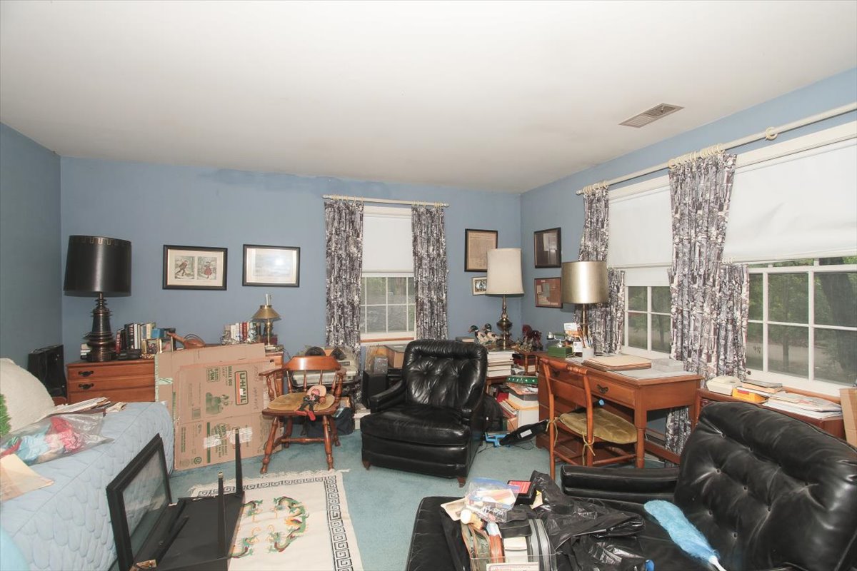 Lincolnshire, Illinois, 60069, United States, 4 Bedrooms Bedrooms, ,3 BathroomsBathrooms,Residential,For Sale,1975181