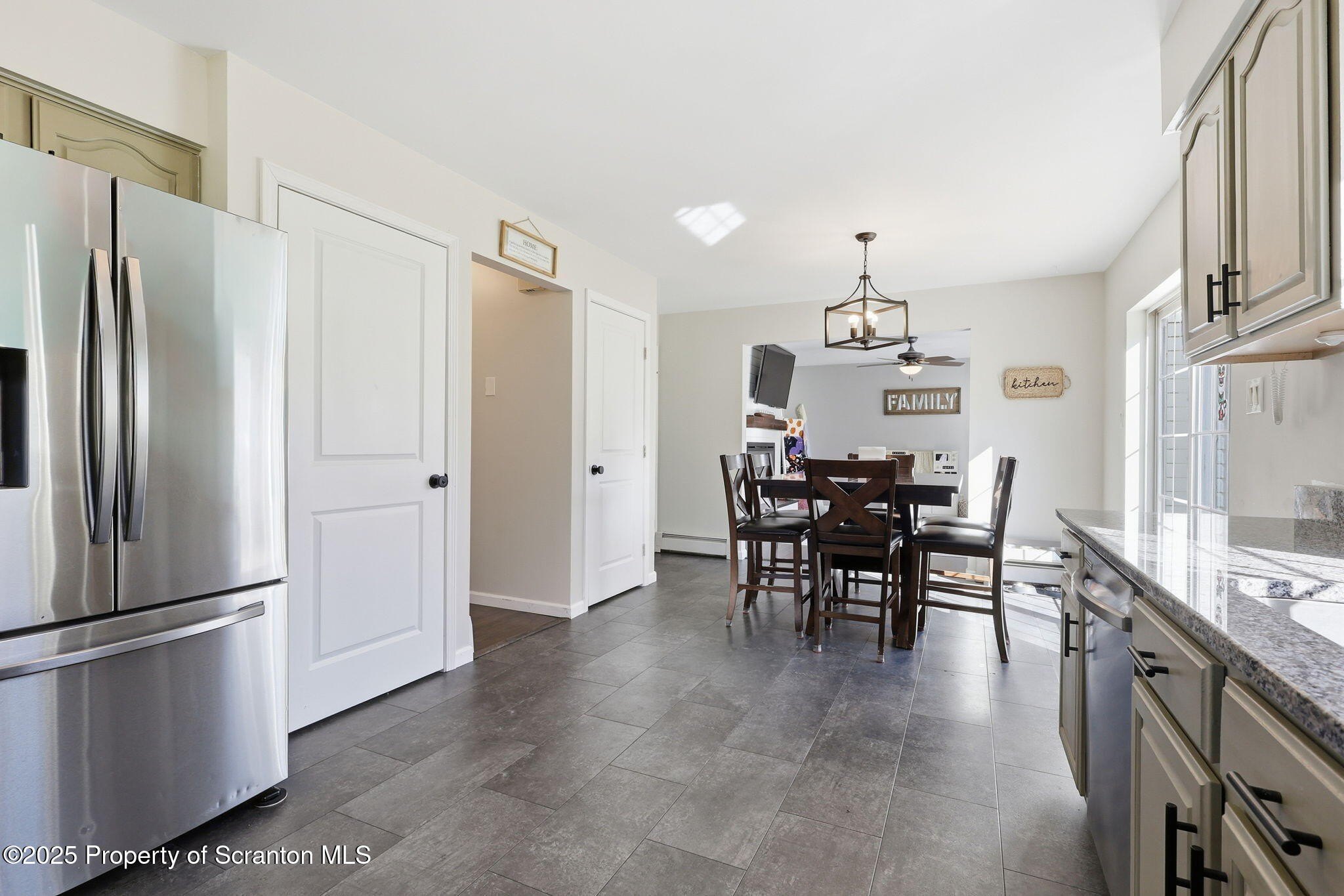 Clifford Twp, Pennsylvania, 18470, United States, 4 Bedrooms Bedrooms, ,3 BathroomsBathrooms,Residential,For Sale,1978908