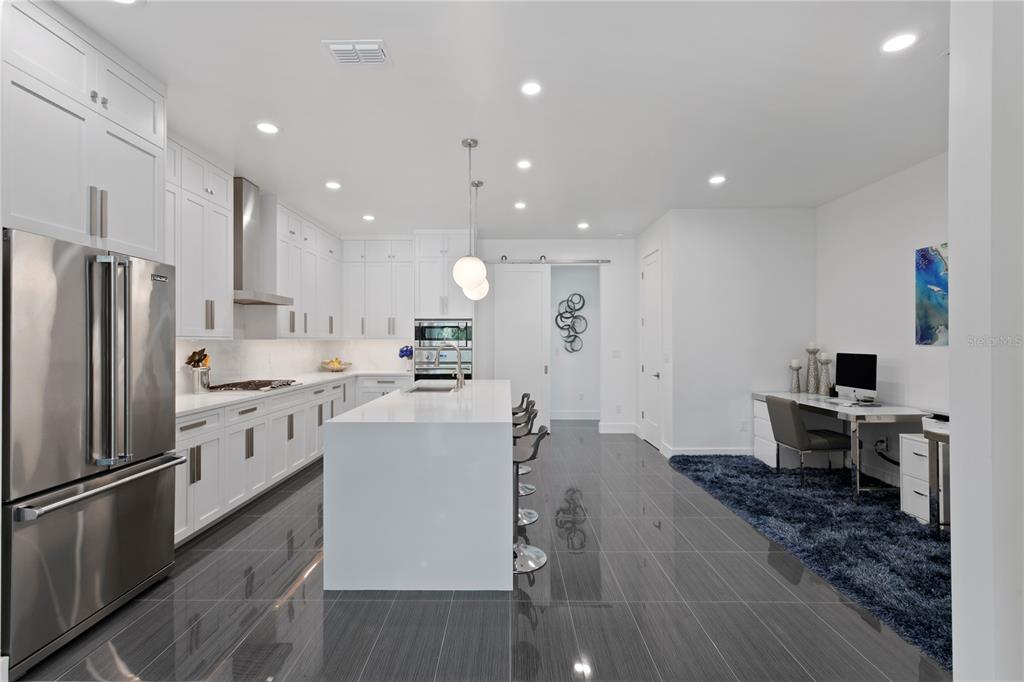 Tampa, Florida, 33606, United States, 4 Bedrooms Bedrooms, ,3 BathroomsBathrooms,Residential,For Sale,1998120