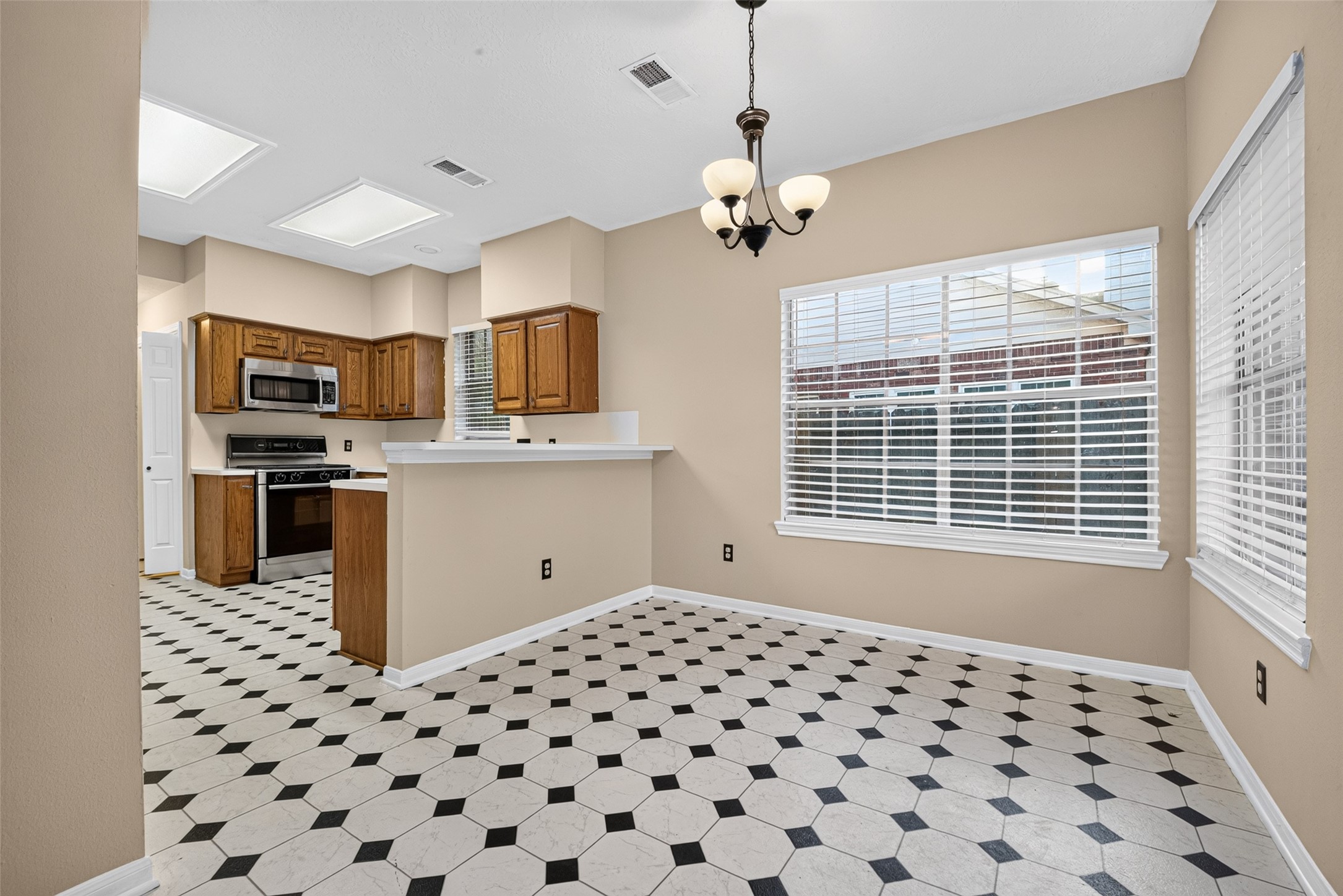  16002 Brittany Knoll Drive - 物件實景