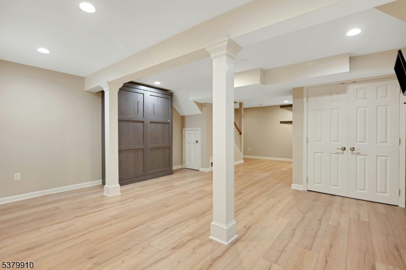 Mendham Boro, New Jersey, 07945, United States, 2 Bedrooms Bedrooms, ,3 BathroomsBathrooms,Residential,For Sale,1926186